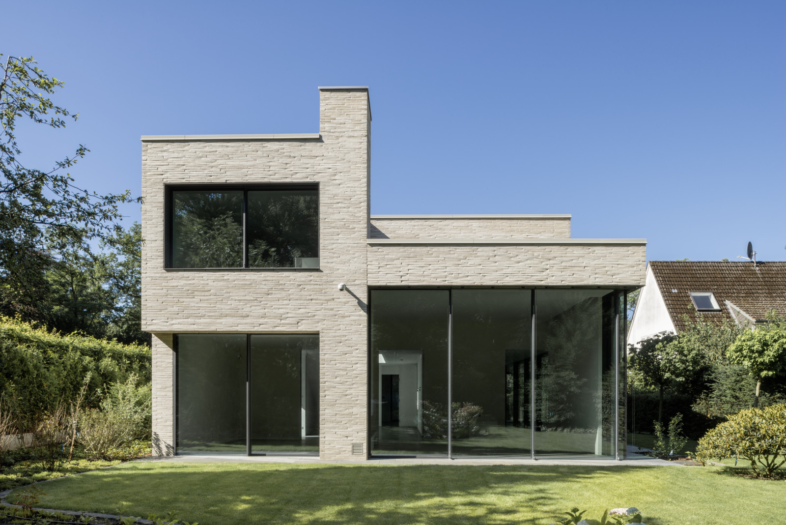 PGH White Bricks on contemporary designed home.