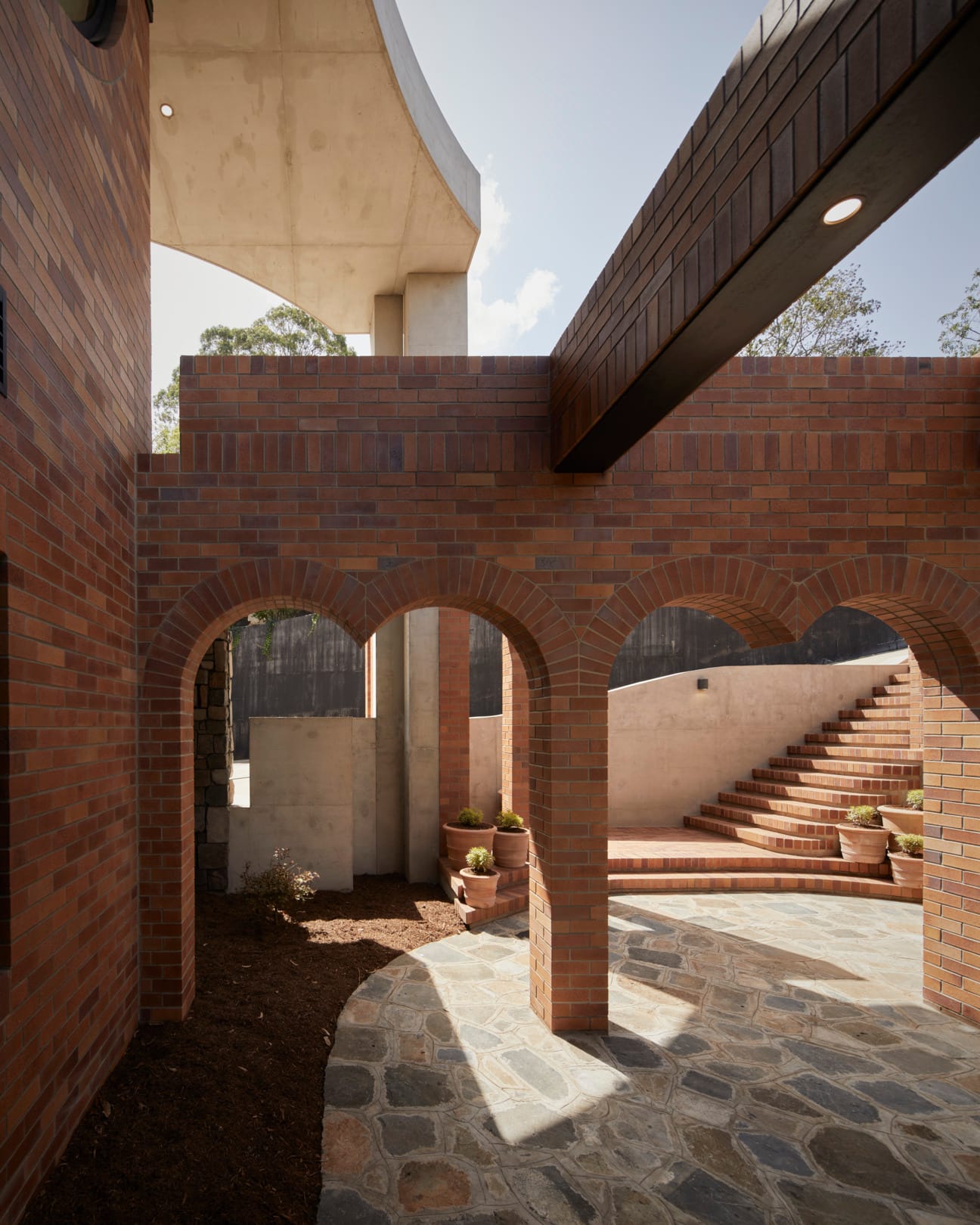 50/50 mix of PGH Bricks & Paversâ€™ Smooth range in â€˜Black and Tanâ€™ and â€˜Copper Glowâ€™ used on the Tjuringa house in QLD.