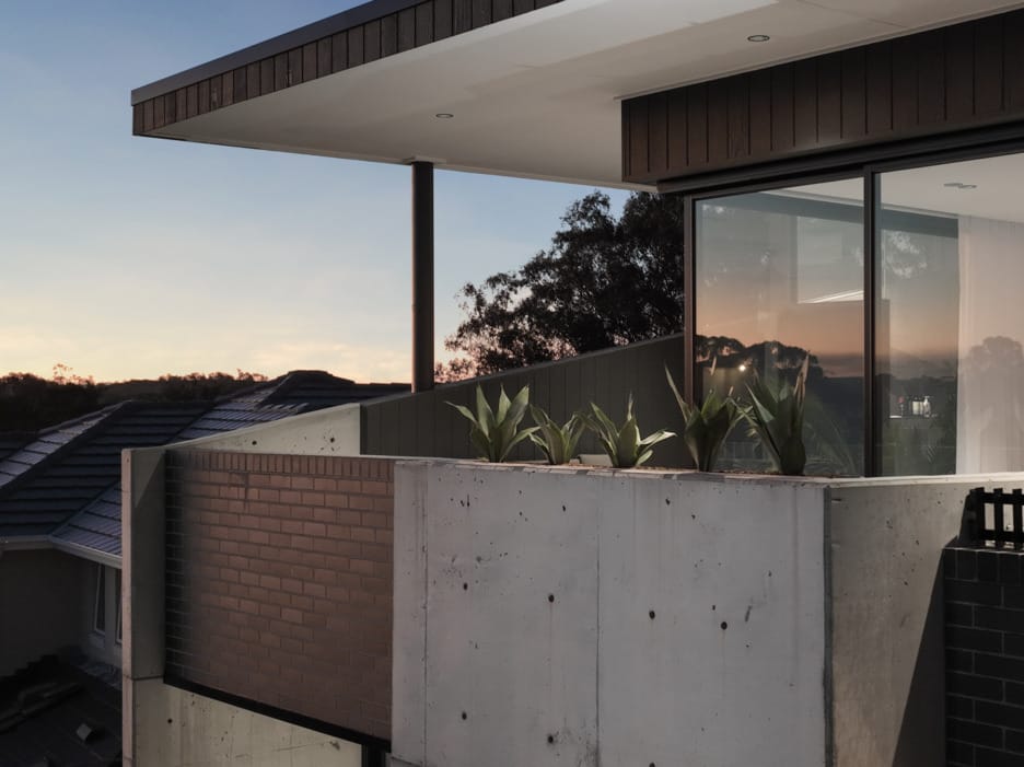 PGH Bricks sleek Morada bricks in Nero Satin connecting the inside with the out in a Sydney home.