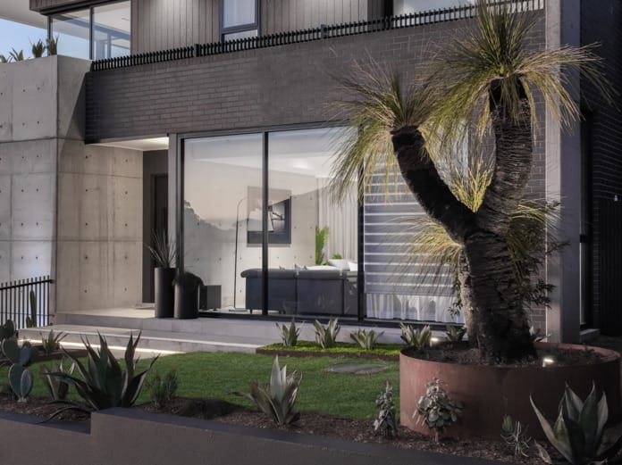 Brick | Nero Satin, Morada range