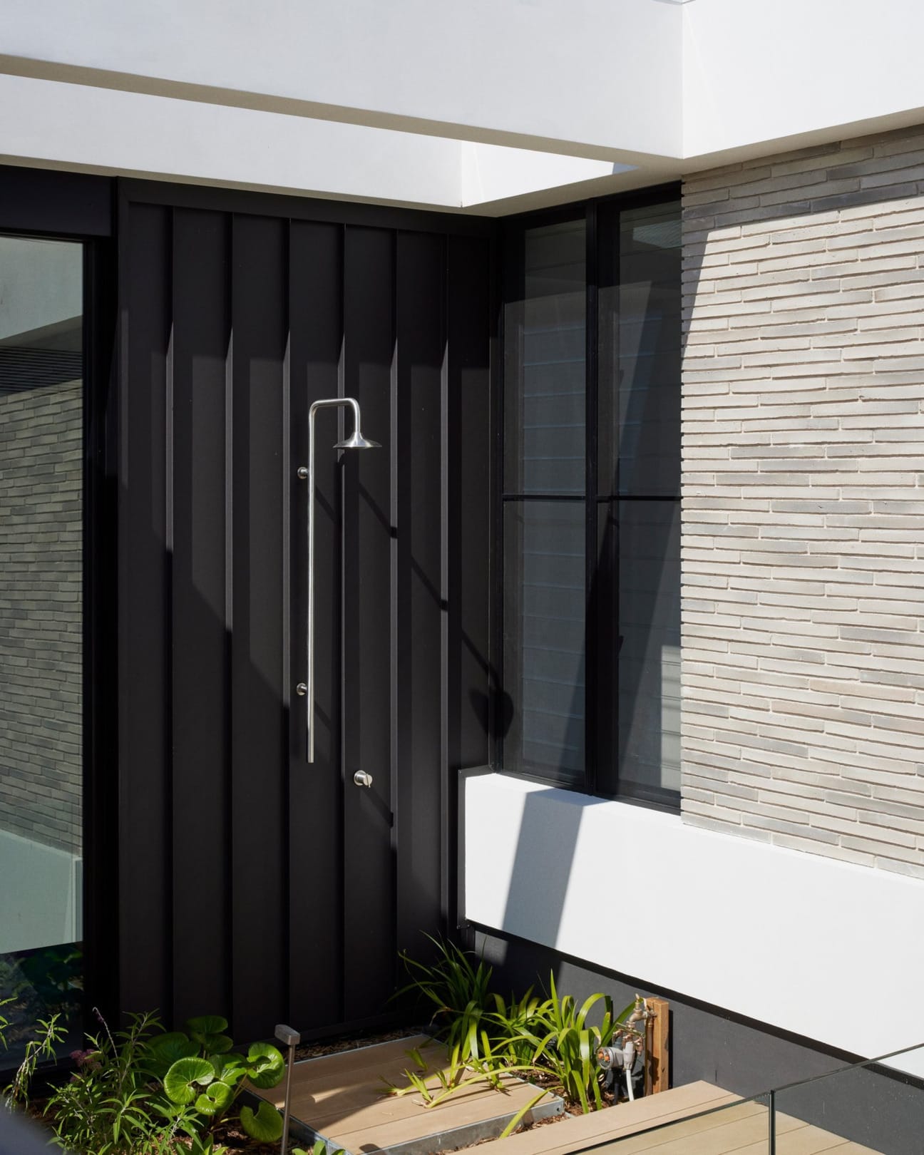 Double Halo House using Lang Mursten Larsen as a feature wall in the Alfresco area between the two buildings.