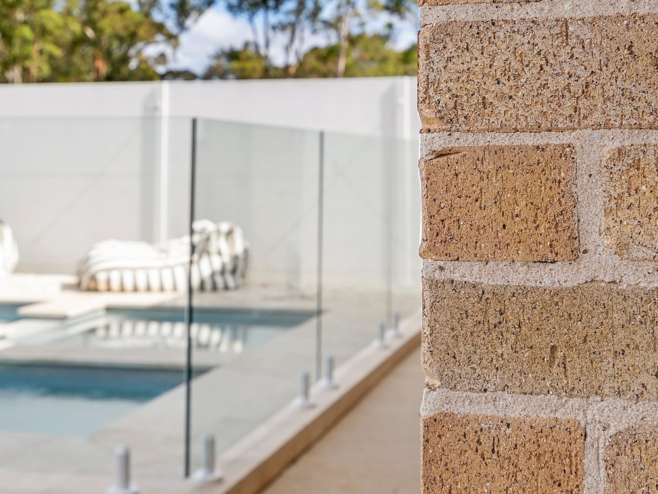 A new home built by Casaview Homes in Pleasure Point features PGH Shoreline Elkhorn bricks on the facade