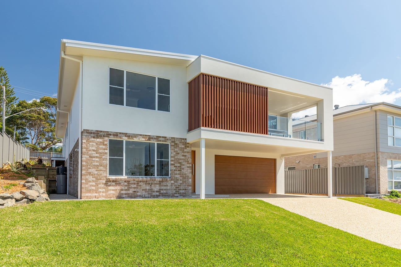 Sea Fossil brick, Manhattan range used in Silk Cres, Diamond Beach, by home builder GJ Gardner.