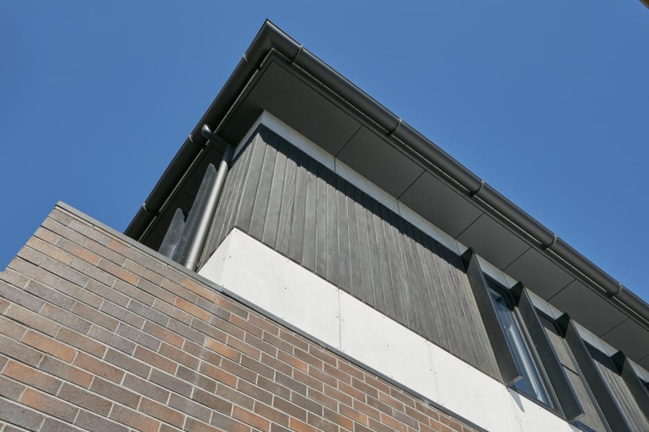 Julian Brenchley uses PGH Bricks to restore 100 year old Californian bungalow-style house in Sydney's Lower North Shore.