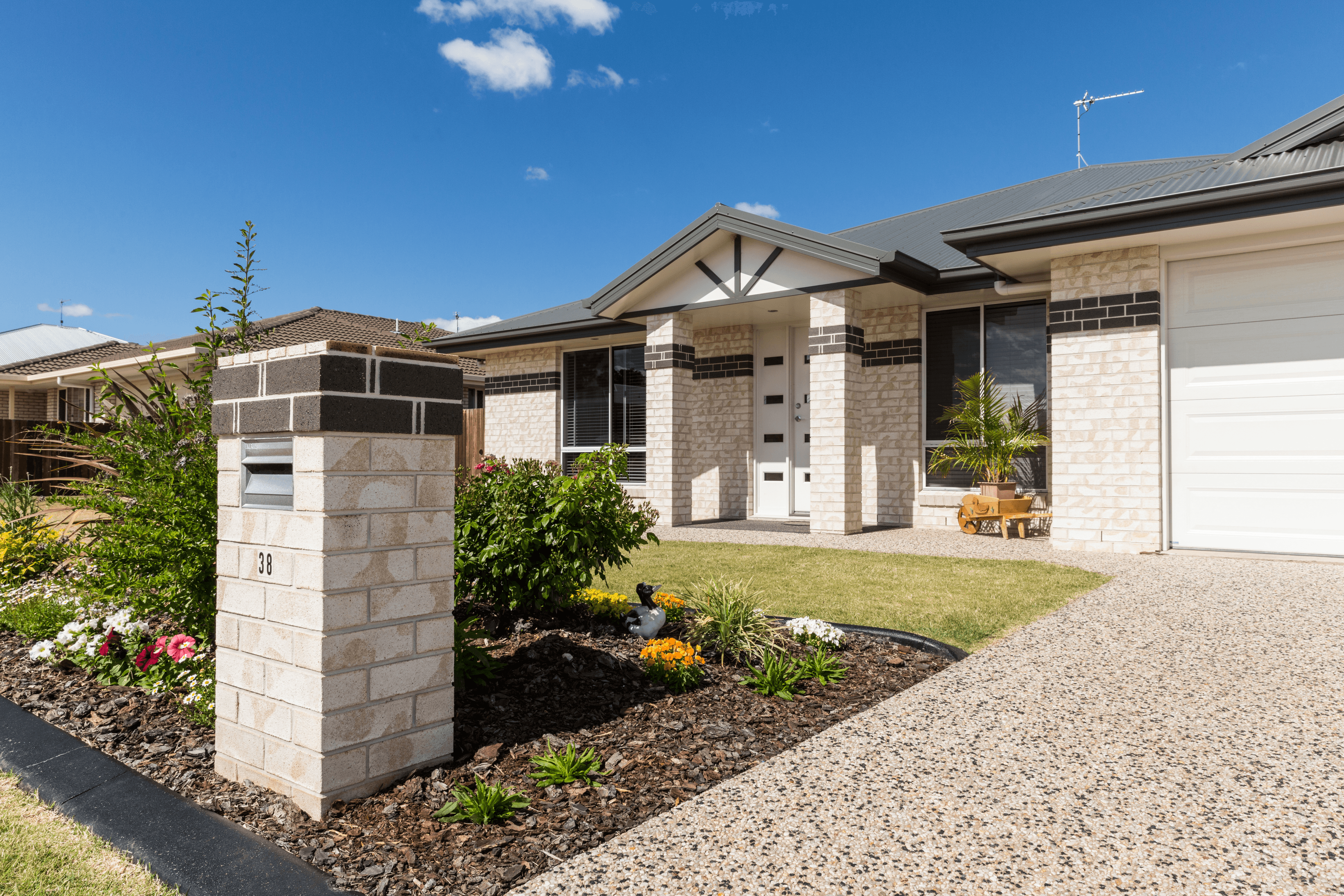 PGH Washed White brick from the Coastal Hamptons range used on home and letterbox