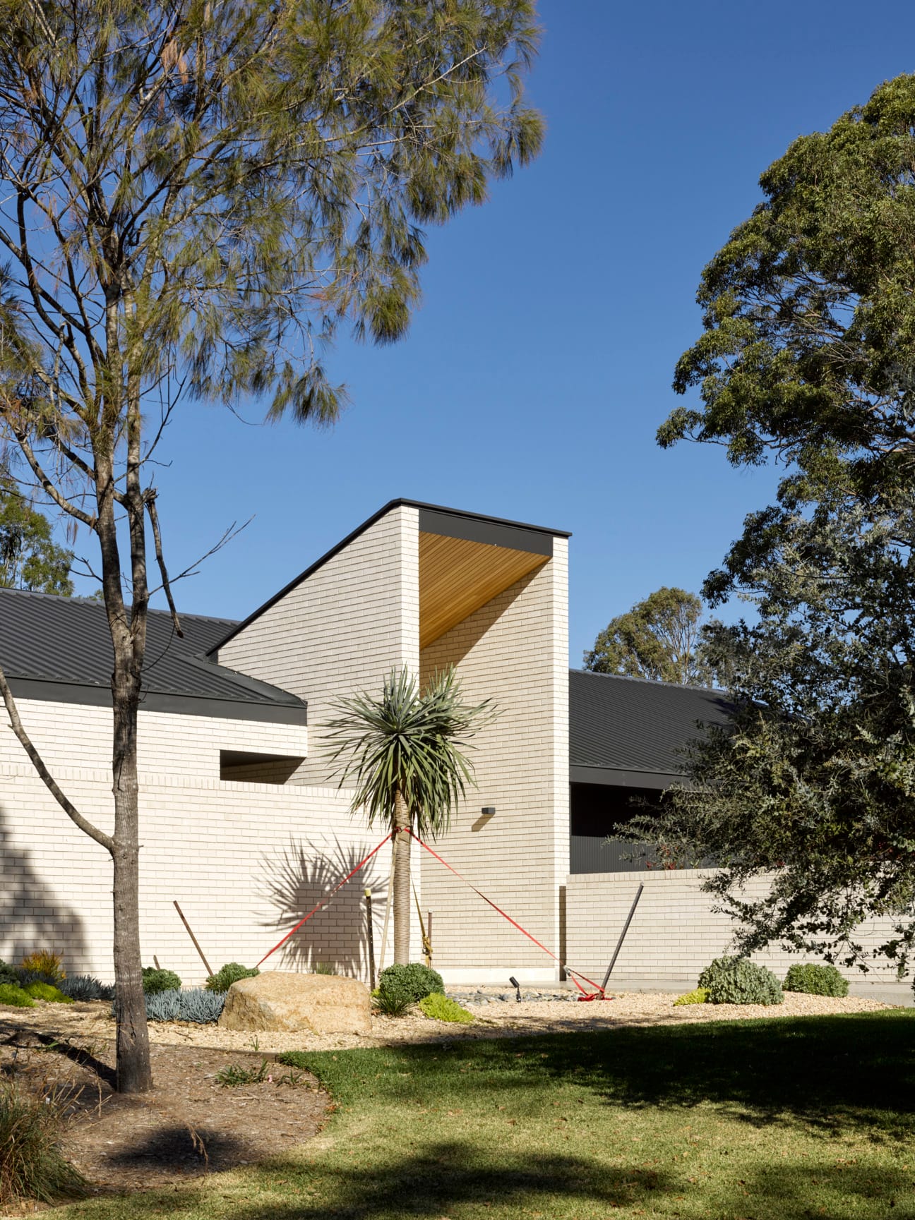 Open Homes Australia present the spectacular Three Chimney House using PGH Bricks