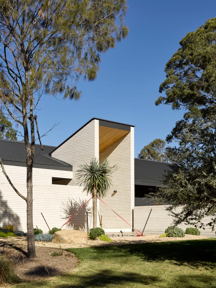 Open Homes Australia present the spectacular Three Chimney House using PGH Bricks