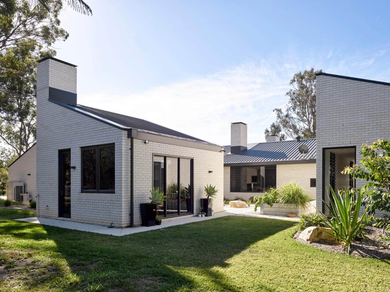 Open Homes Australia present the spectacular Three Chimney House using PGH Bricks