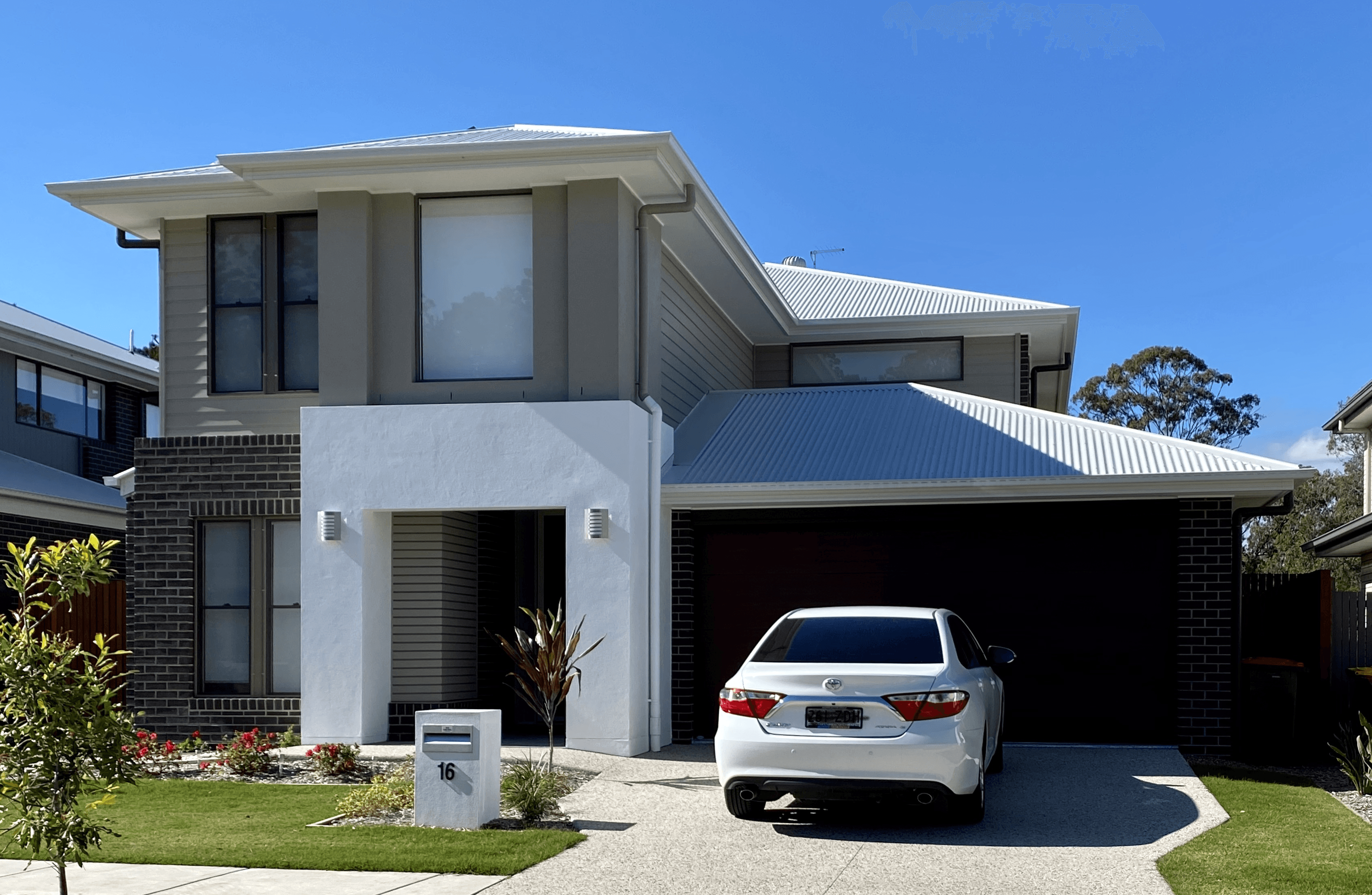 Breaking Dawn brick from PGH in Lunar range on two storey home