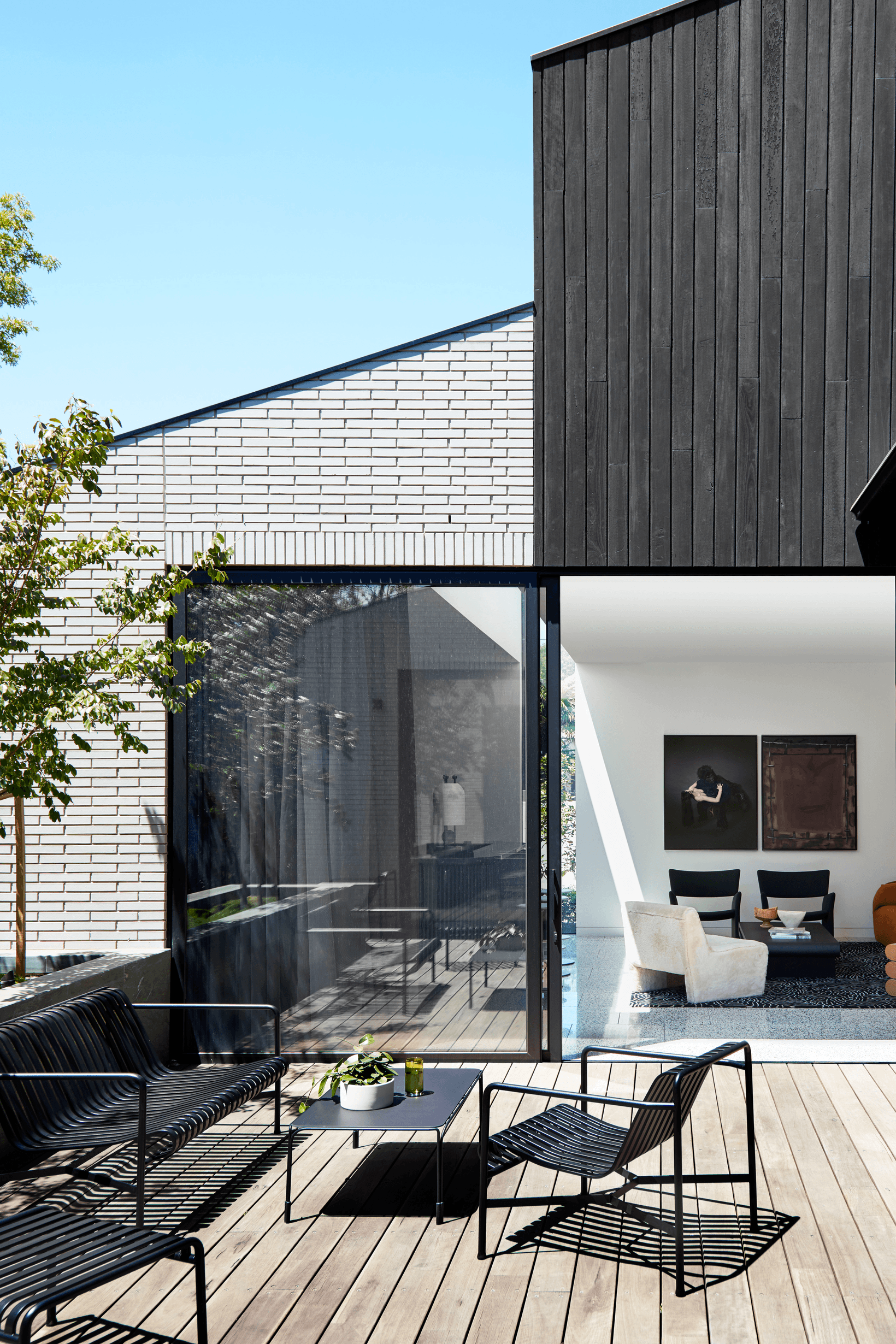 Ceniza Linear brick from PGH in Morada range outdoor entertaining area