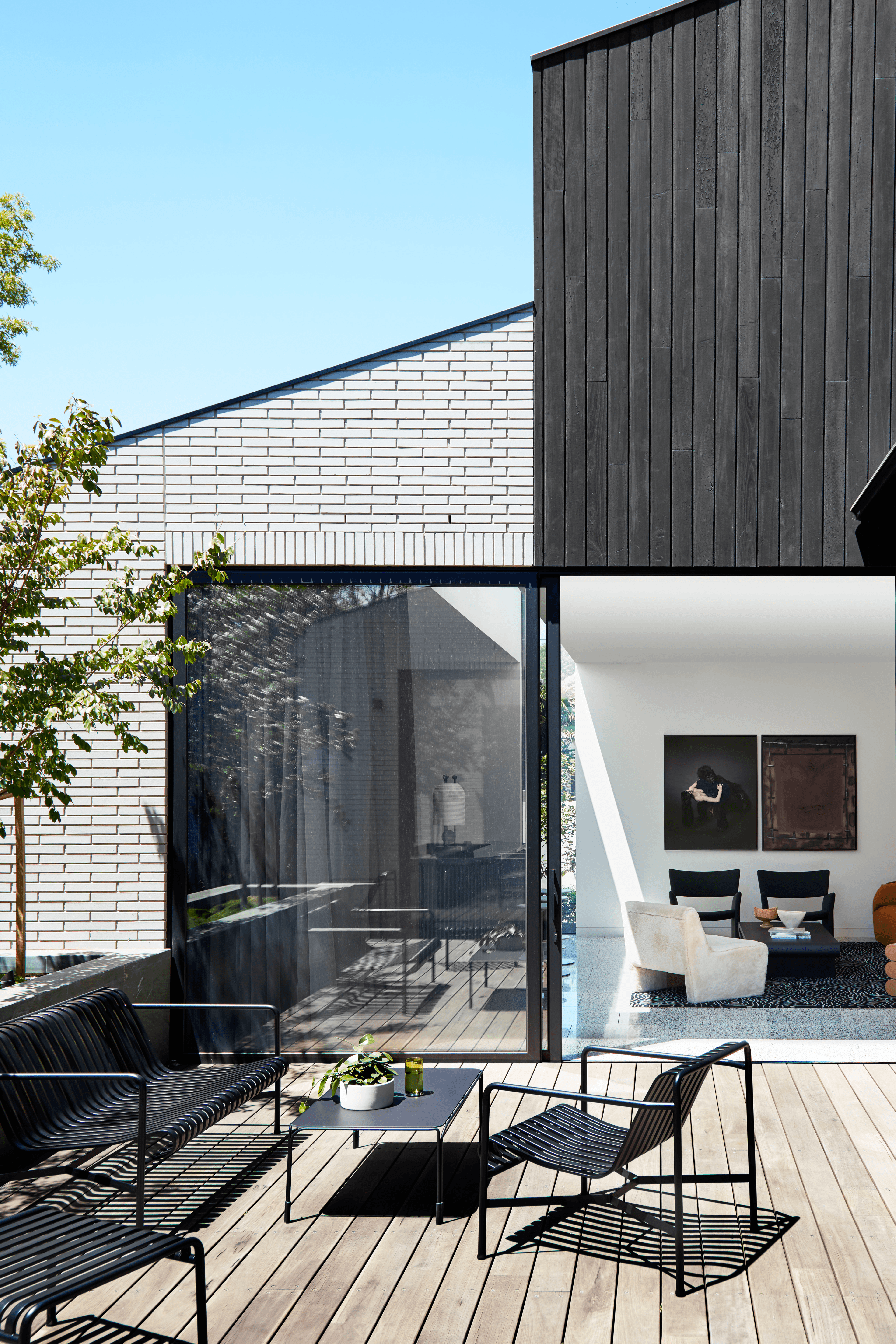 Ceniza Linear brick from PGH in Morada range outdoor entertaining area