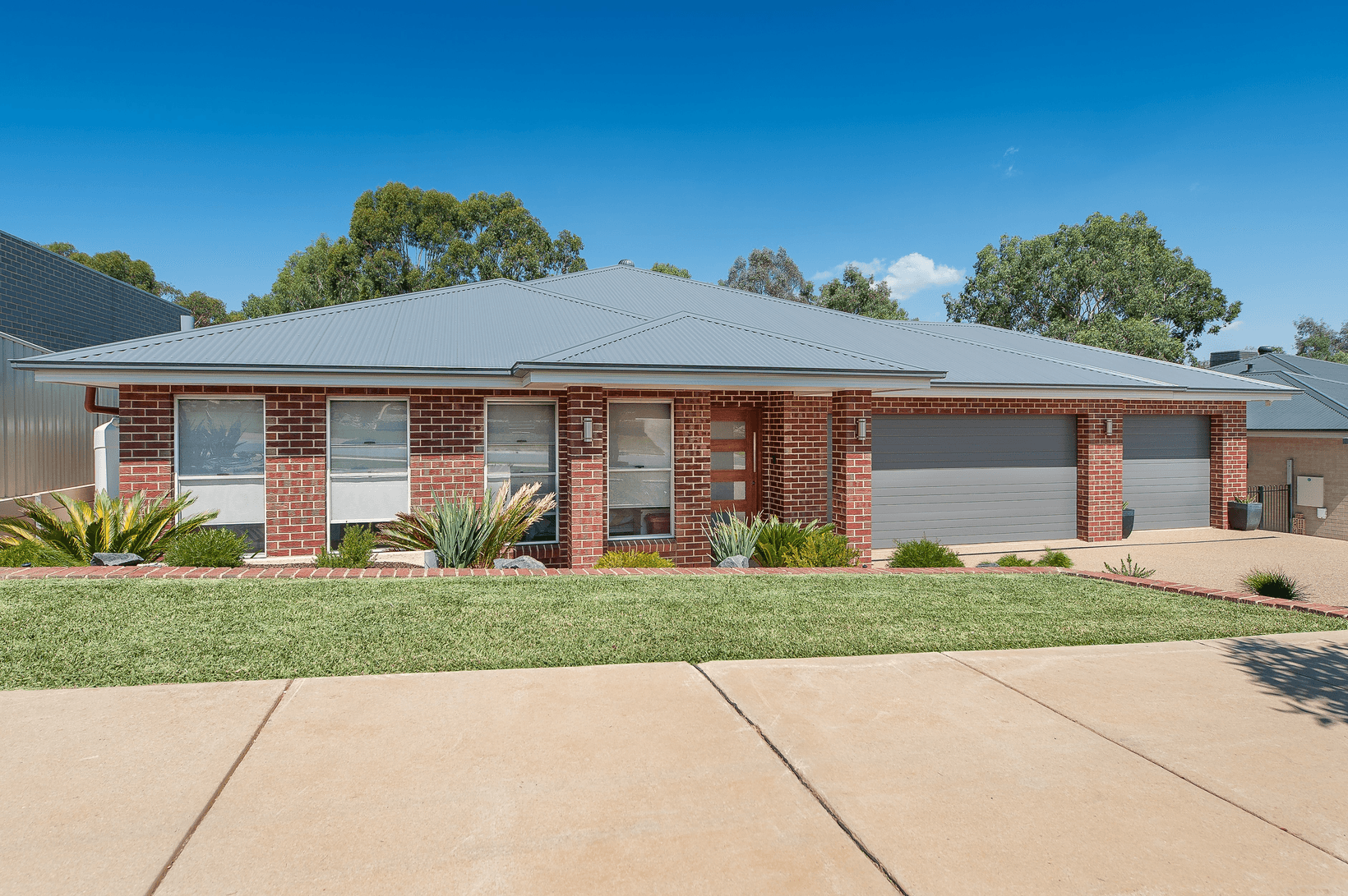 PGH Bricks Jarrah in Character range on GJ Gardener home