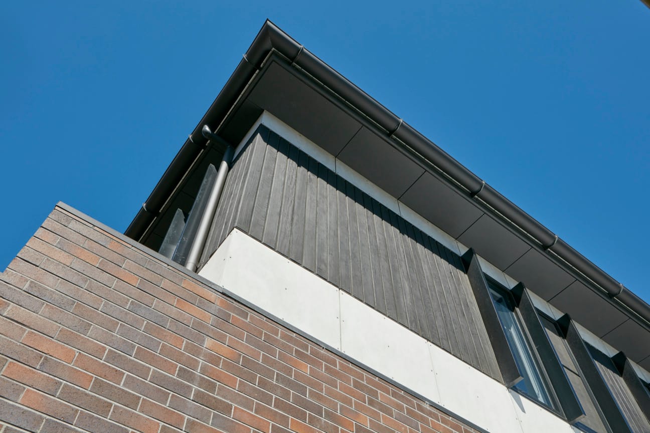 Julian Brenchley uses PGH Bricks to restore 100 year old Californian bungalow-style house in Sydney's Lower North Shore.