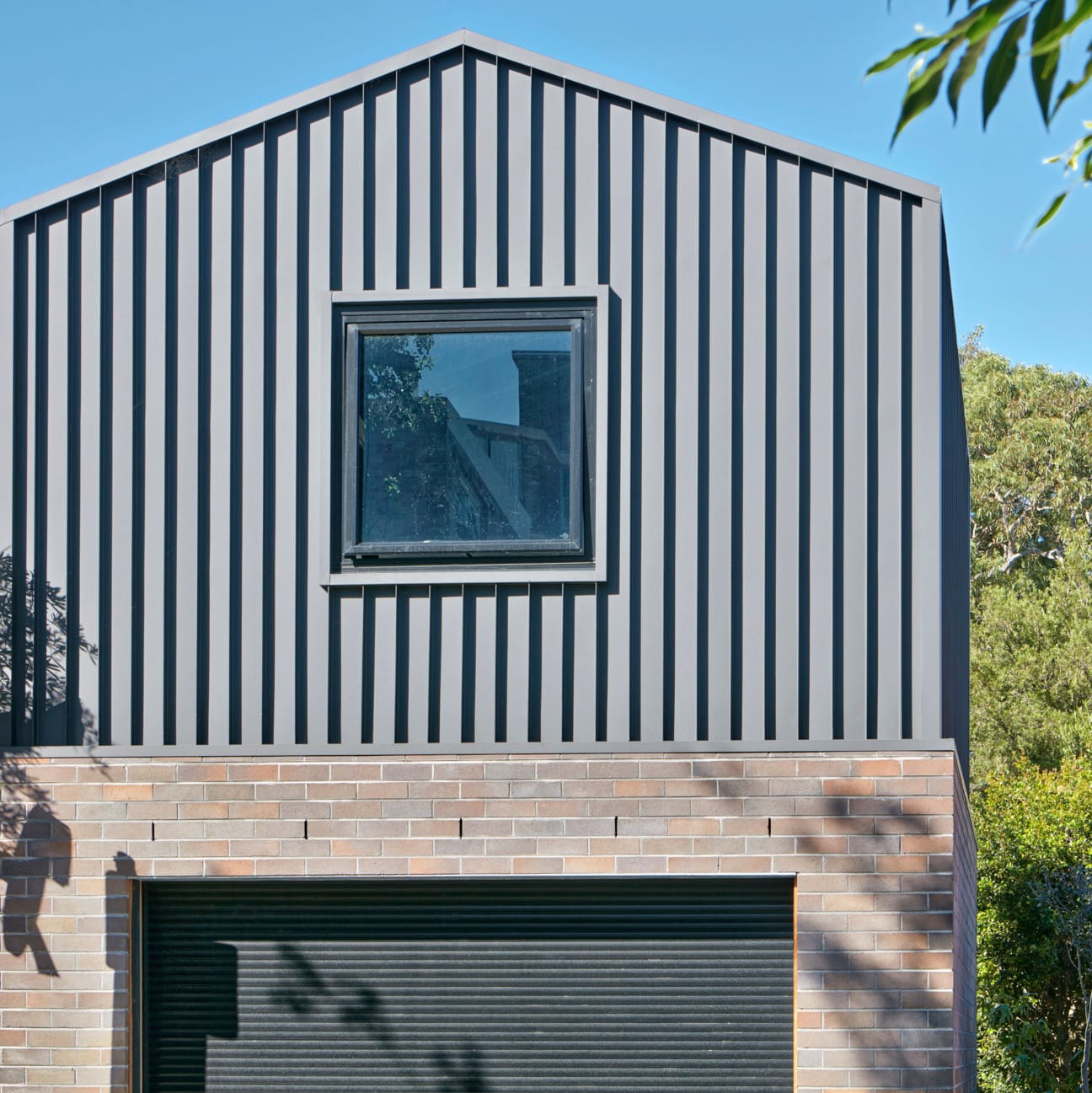 Julian Brenchley uses PGH Bricks to restore 100 year old Californian bungalow-style house in Sydney's Lower North Shore.