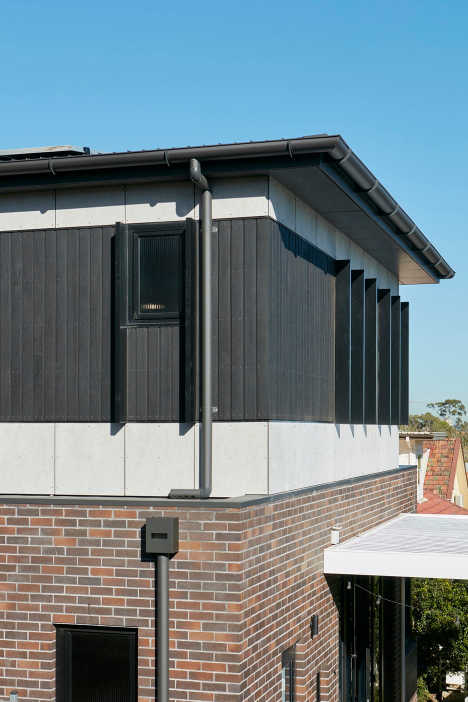 Julian Brenchley uses PGH Bricks to restore 100 year old Californian bungalow-style house in Sydney's Lower North Shore.