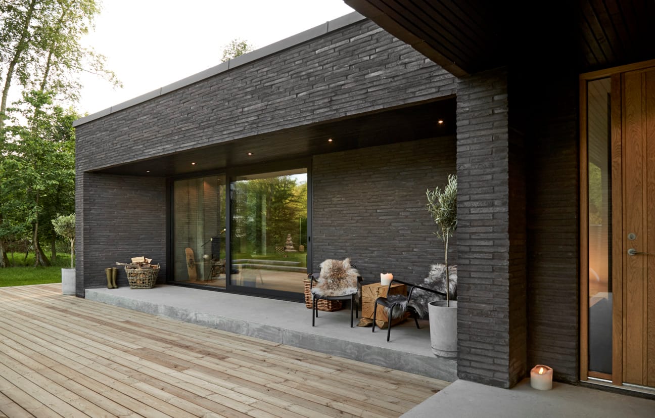 Gehl brick from PGH in Lang Mursten range in back alfresco area