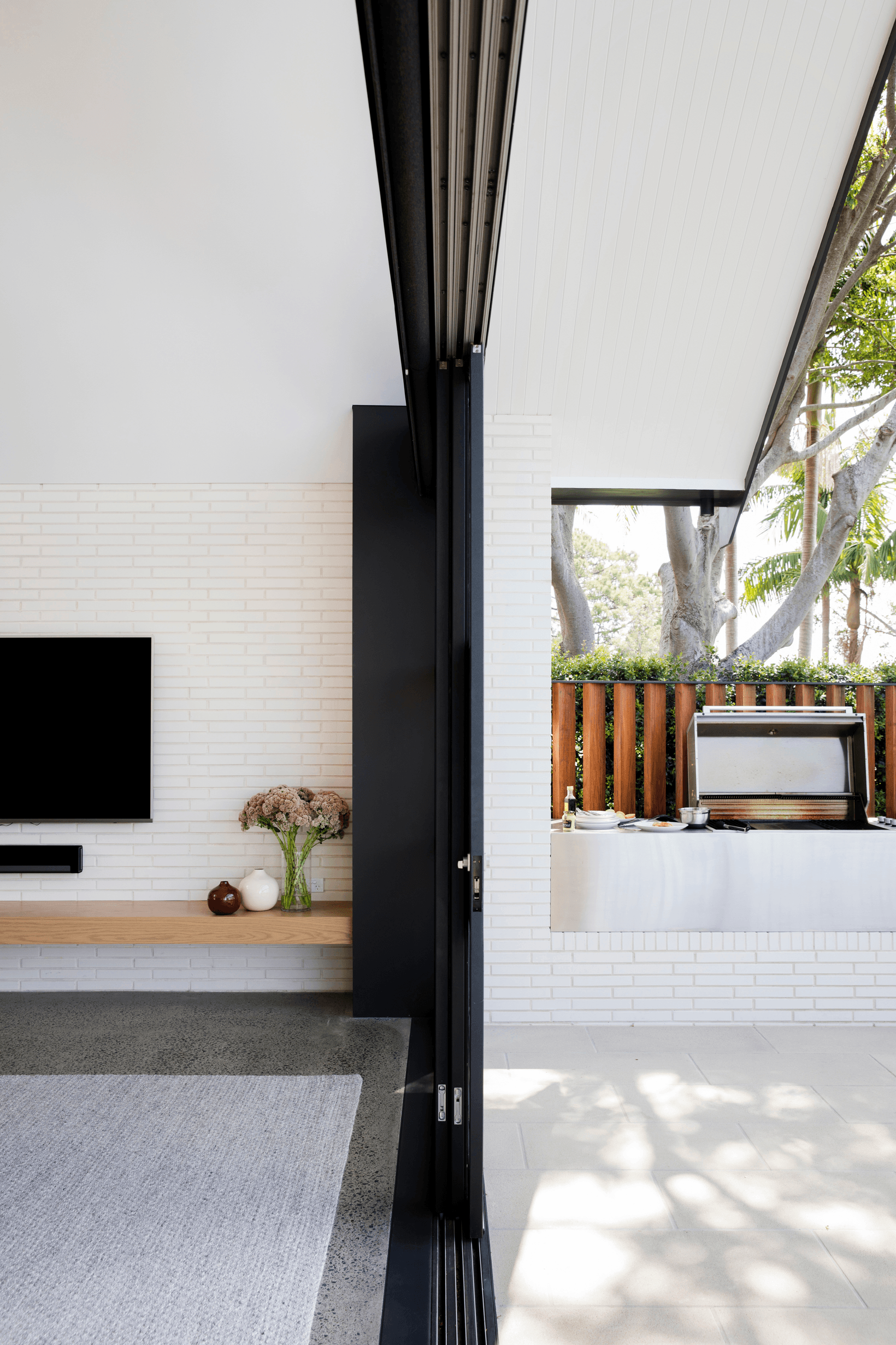 Luxury Hunters Hill home showcasing Linear Blanco bricks from the PGH Morada range.