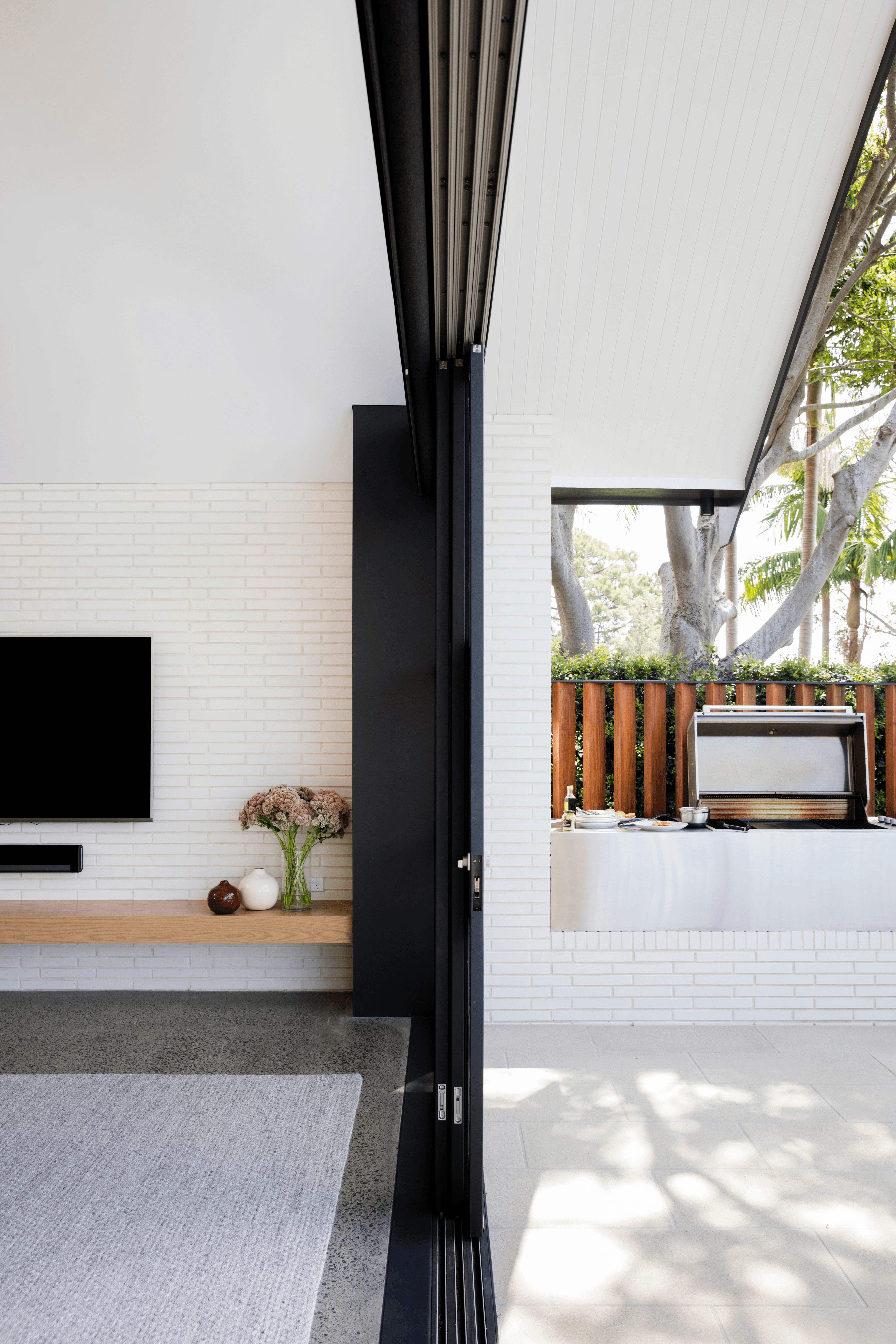 Luxury Hunters Hill home showcasing Linear Blanco bricks from the PGH Morada range.