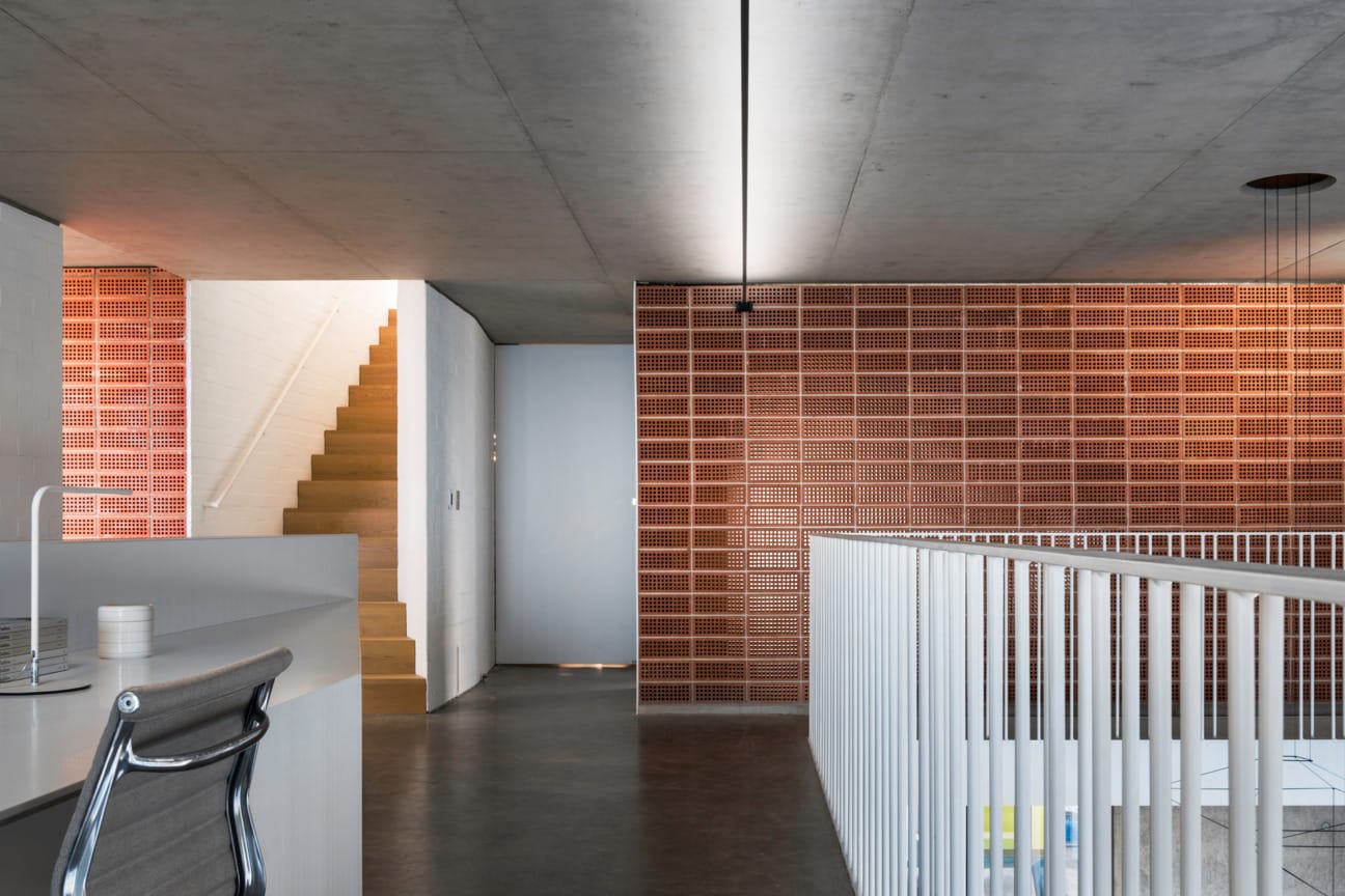 Renato D’Ettorre Architects custom PGH Breeze bricks used in coastal home in Gordons Bay, NSW.