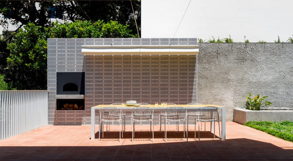 Renato D'Ettorre Architects custom PGH Breeze bricks used in coastal home in Gordons Bay, NSW.