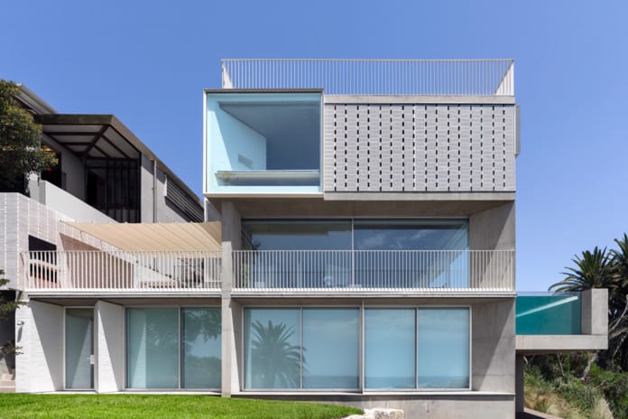 Renato D’Ettorre Architects custom PGH Breeze bricks used in coastal home in Gordons Bay, NSW.