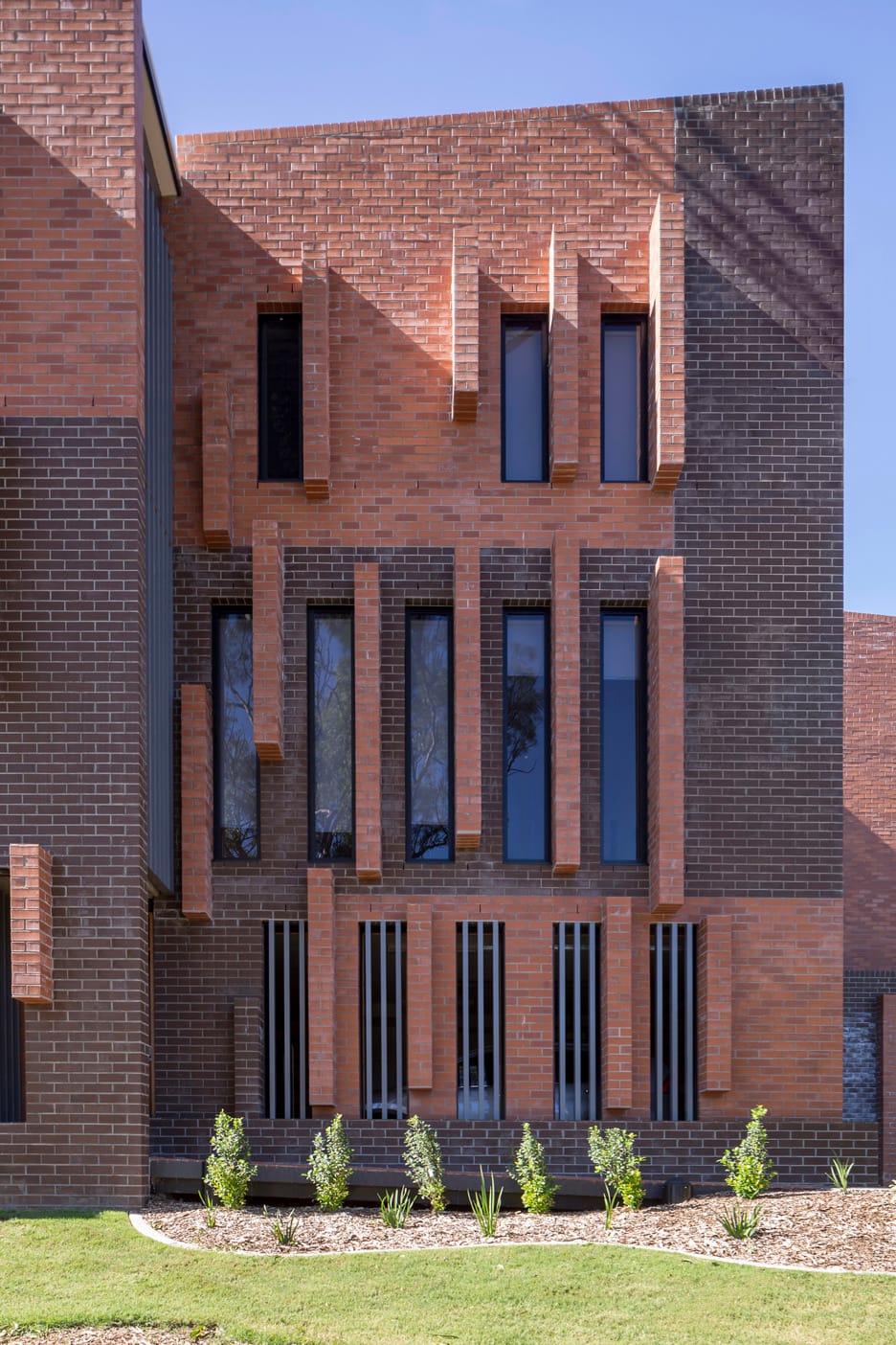 PGH Bricks provided visual continuity of building form and materiality in the the new Centenary Wing in the Womens College in the University of Queensland.