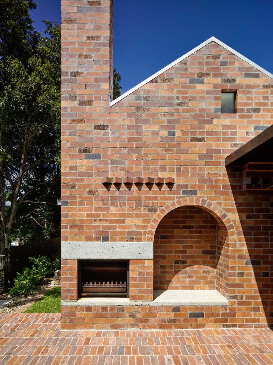 West End Cottage case study from PGH Bricks using a blend of 5 different brick types to create a textural, tactile surface for a home in Queensland.