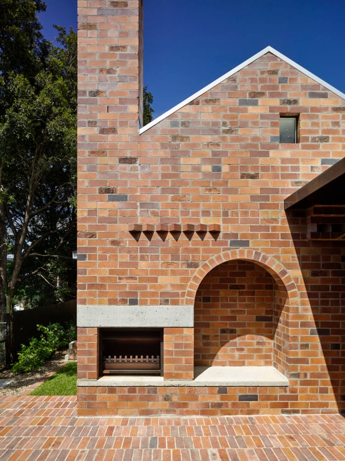 West End Cottage case study from PGH Bricks using a blend of 5 different brick types to create a textural, tactile surface for a home in Queensland.