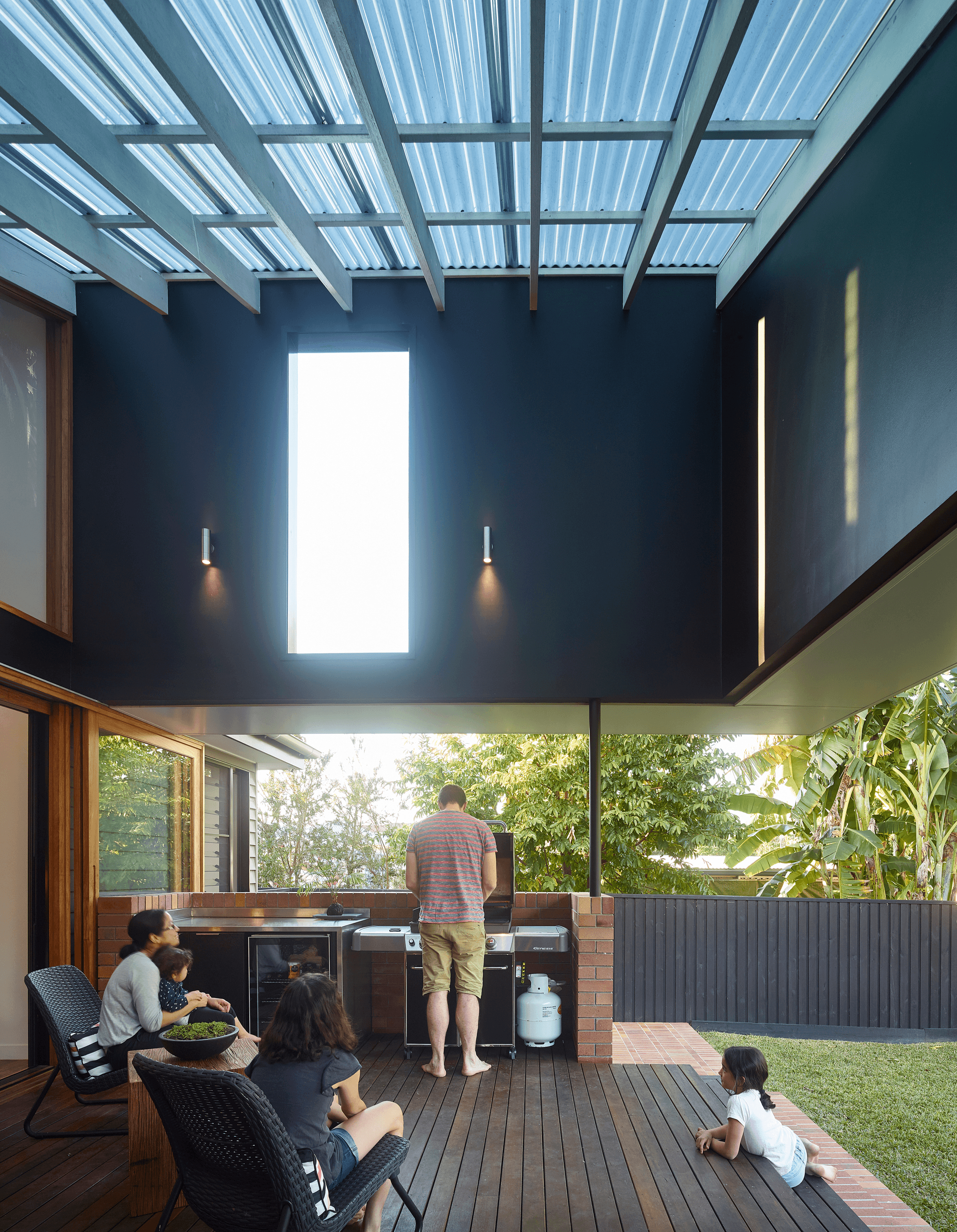 A small post-war cottage in Brisbane uses PGH Smooth range Black and Tan bricks for a modern makeover.