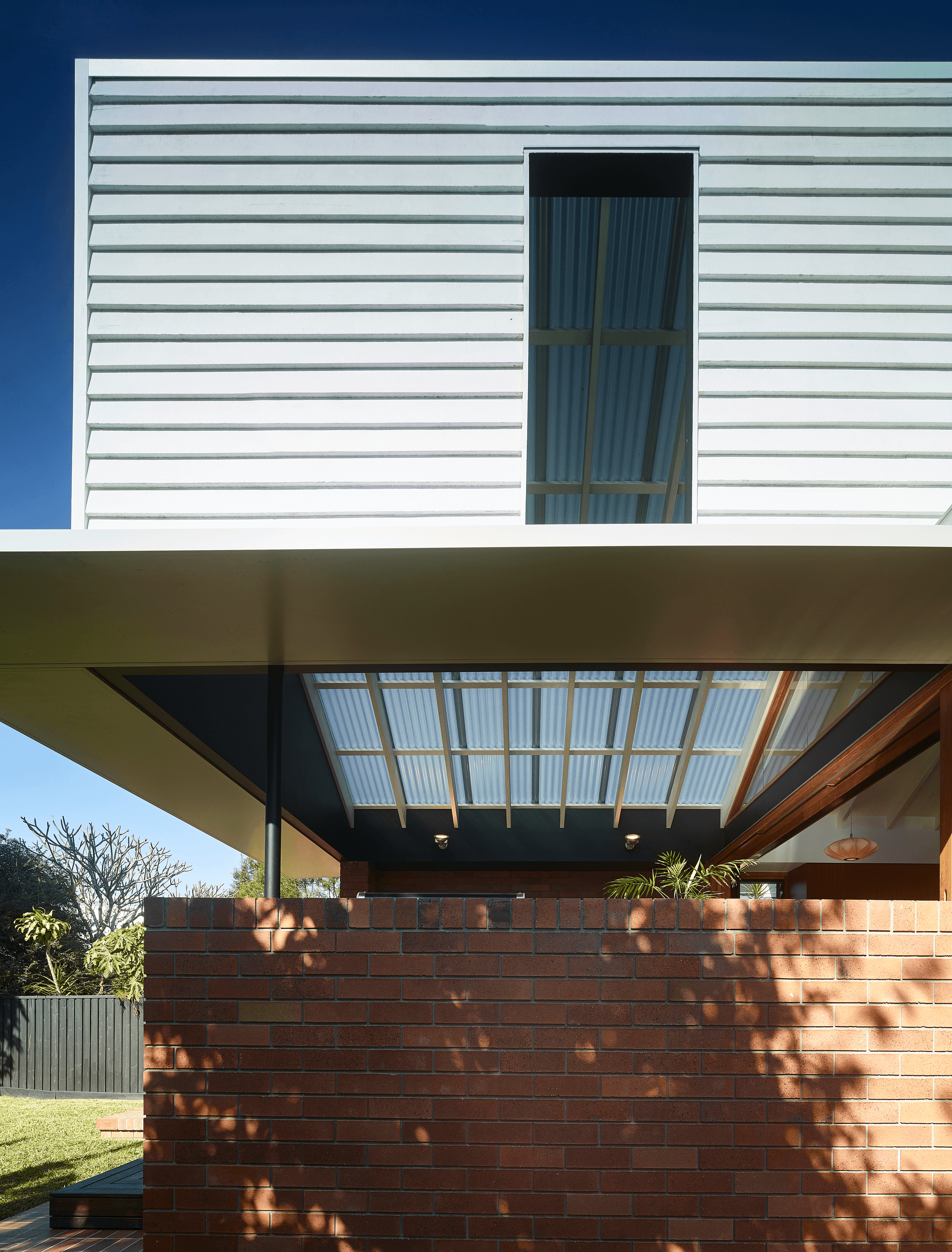 A small post-war cottage in Brisbane uses PGH Smooth range Black and Tan bricks for a modern makeover.