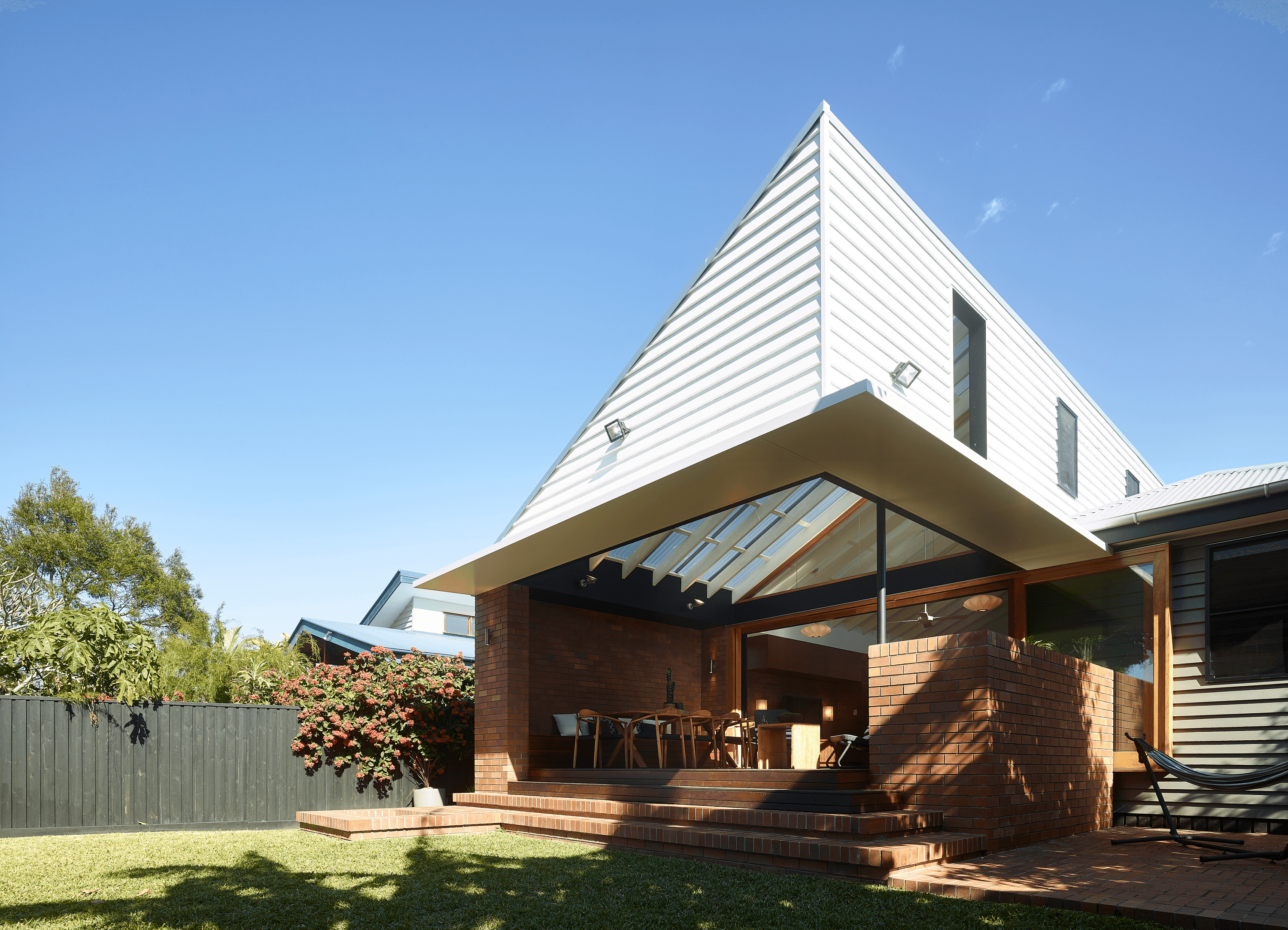 A small post-war cottage in Brisbane uses PGH Smooth range Black and Tan bricks for a modern makeover.