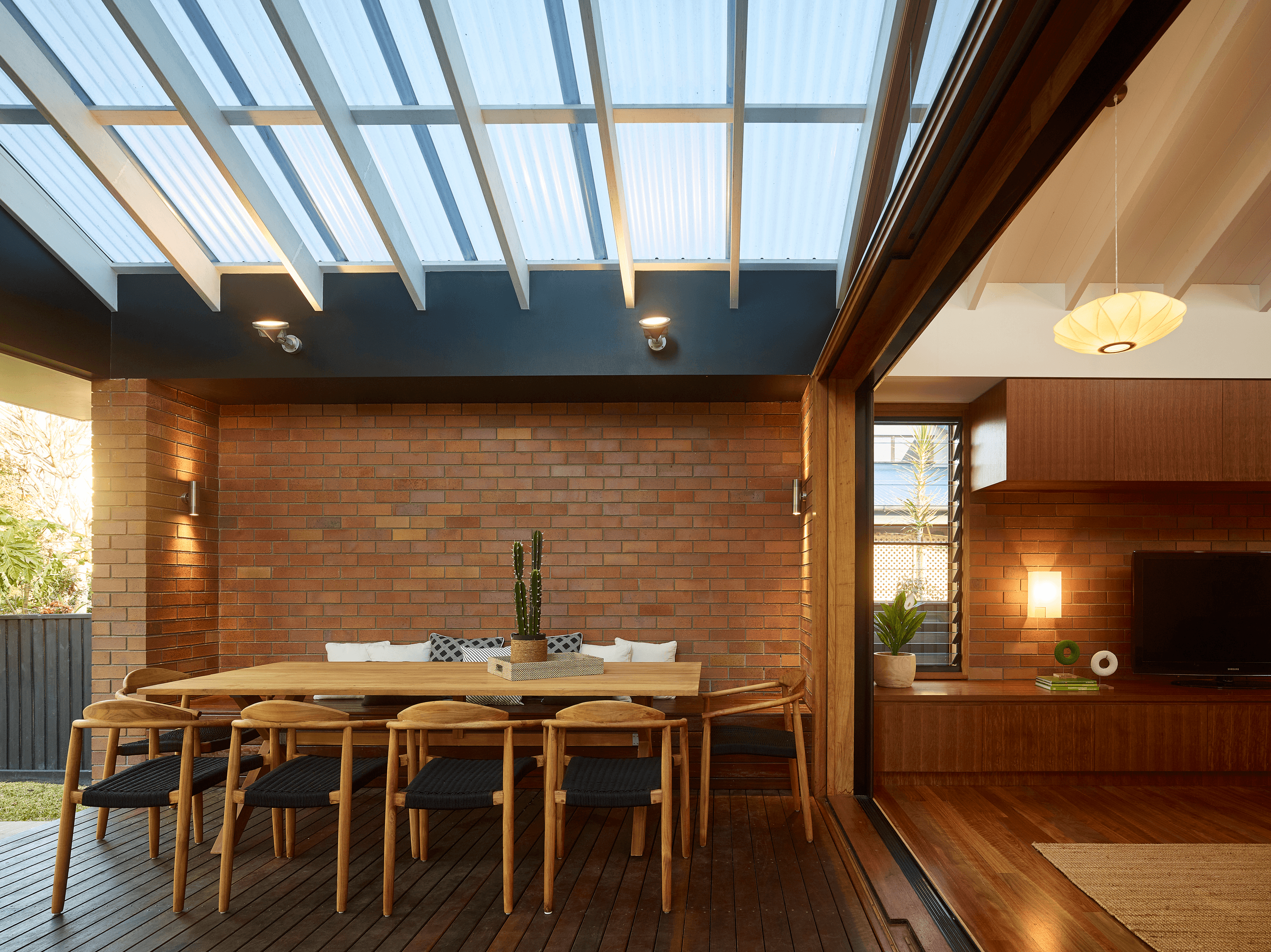 A small post-war cottage in Brisbane uses PGH Smooth range Black and Tan bricks for a modern makeover.