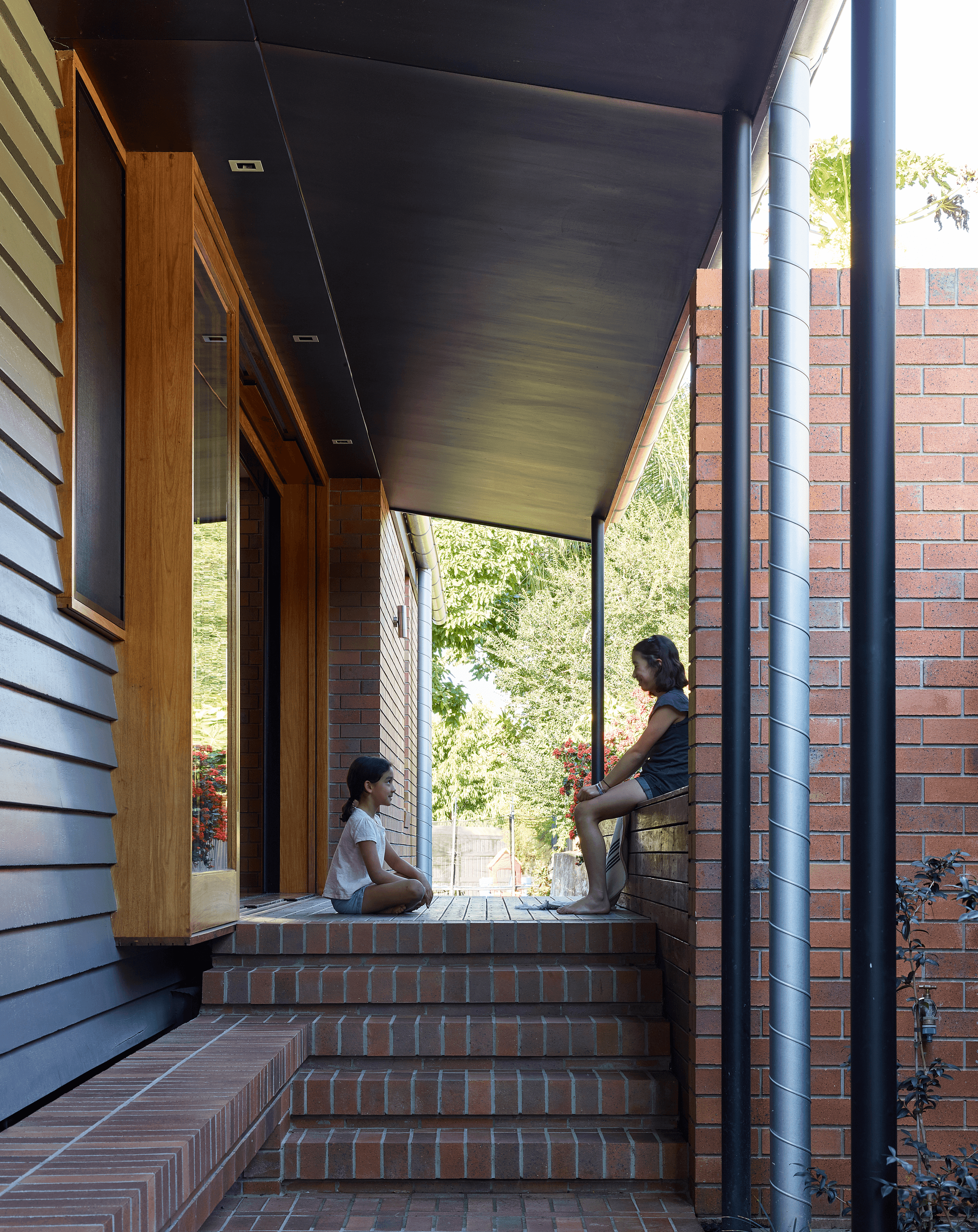 A small post-war cottage in Brisbane uses PGH Smooth range Black and Tan bricks for a modern makeover.