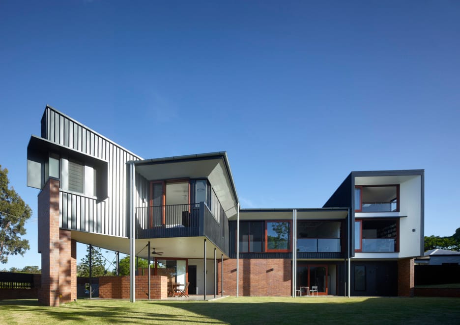 PGH Bricks used on multi level residential home development along with Colorbond panels in Brisbane
