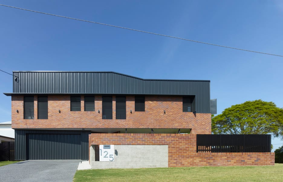 PGH Bricks used on multi level residential home development along with Colorbond panels in Brisbane