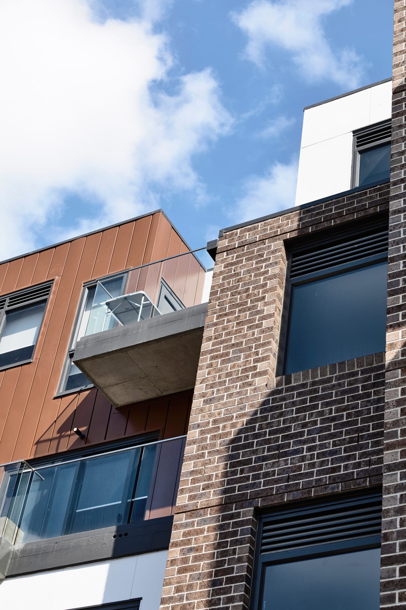 Use of PGH Bricks Eaglethorn on a multi-residential development in Melbourne's Hawthorn.