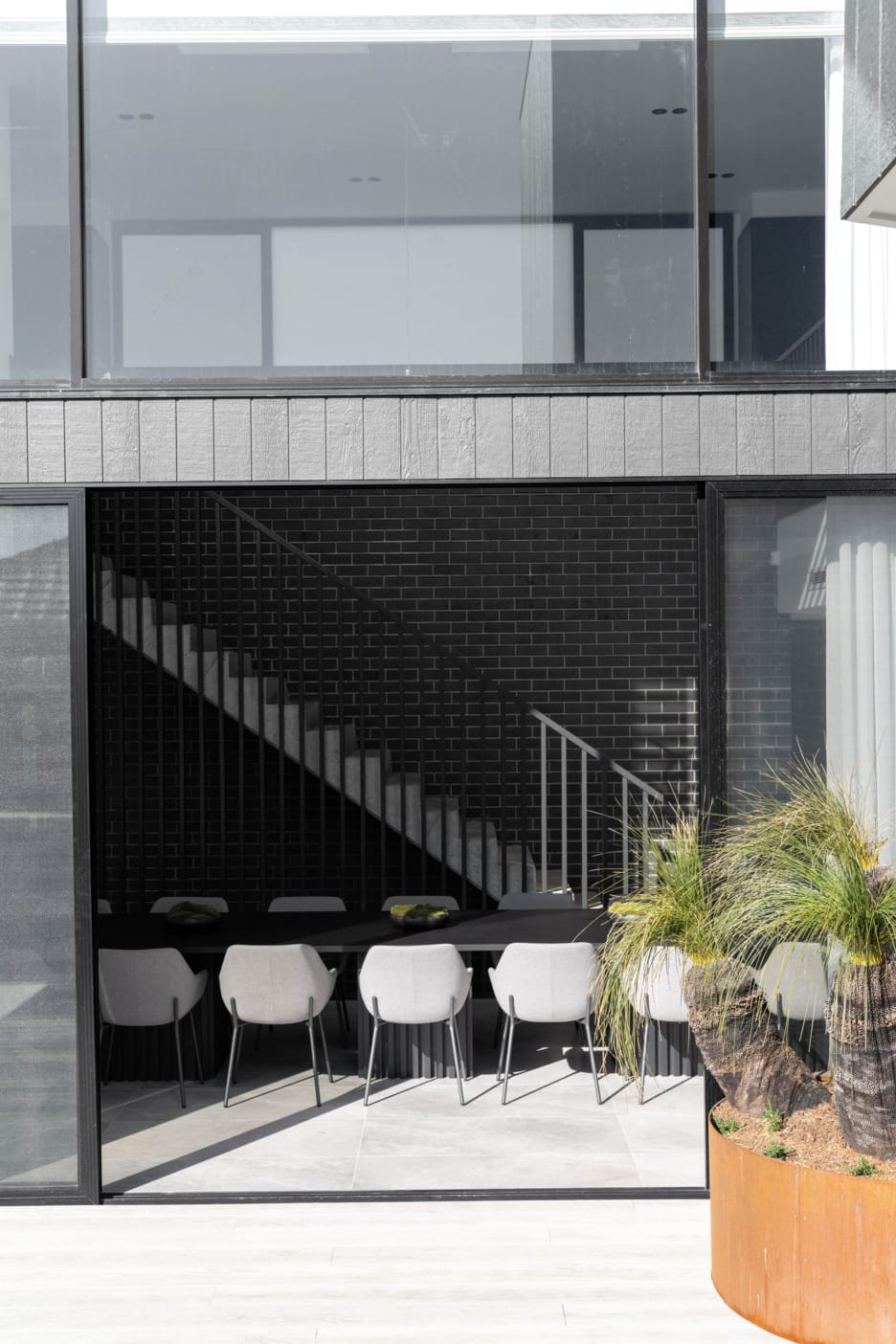 PGH Bricks sleek Morada bricks in Nero Satin connecting the inside with the out in a Sydney home.