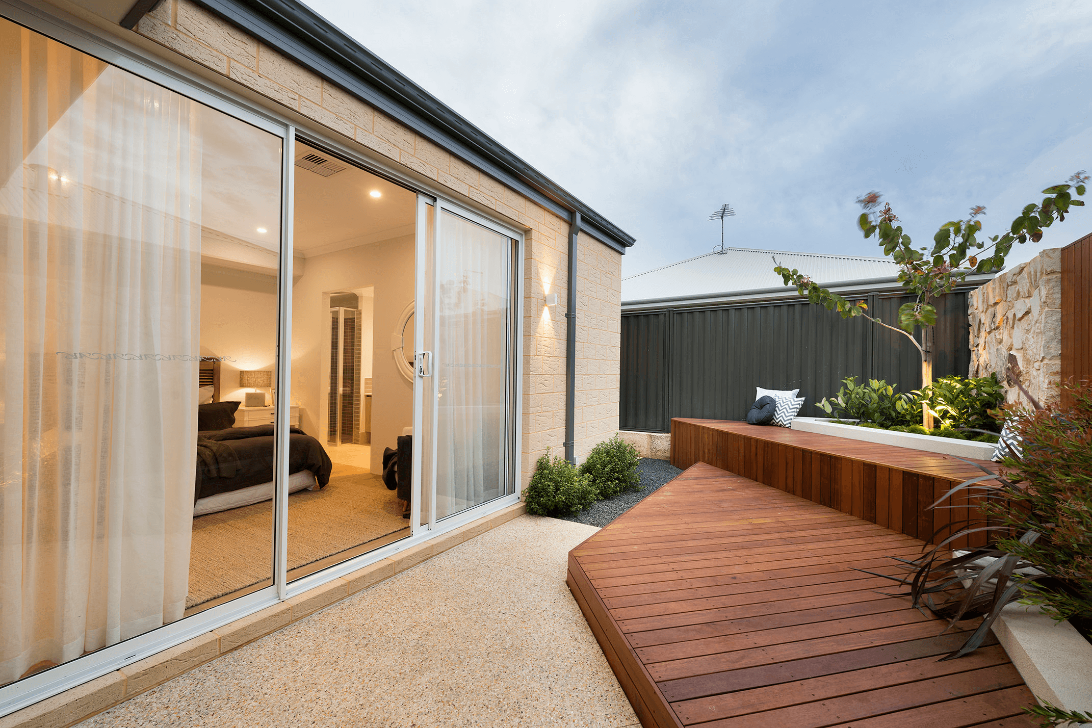 Mandu brick from PGH in Manor range alfresco area with decking