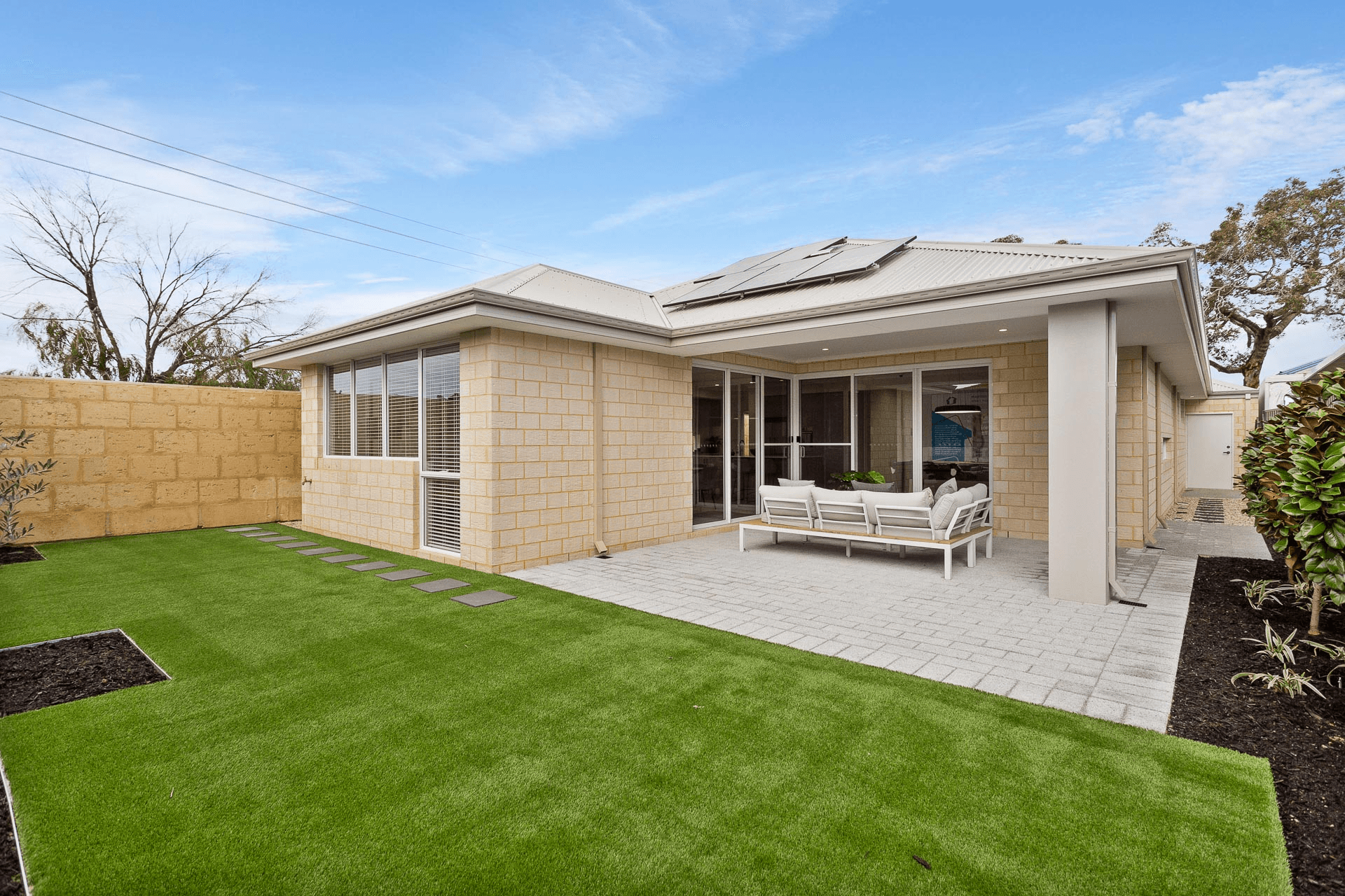 Bullara brick from PGH in Manor range backyard with alfresco area