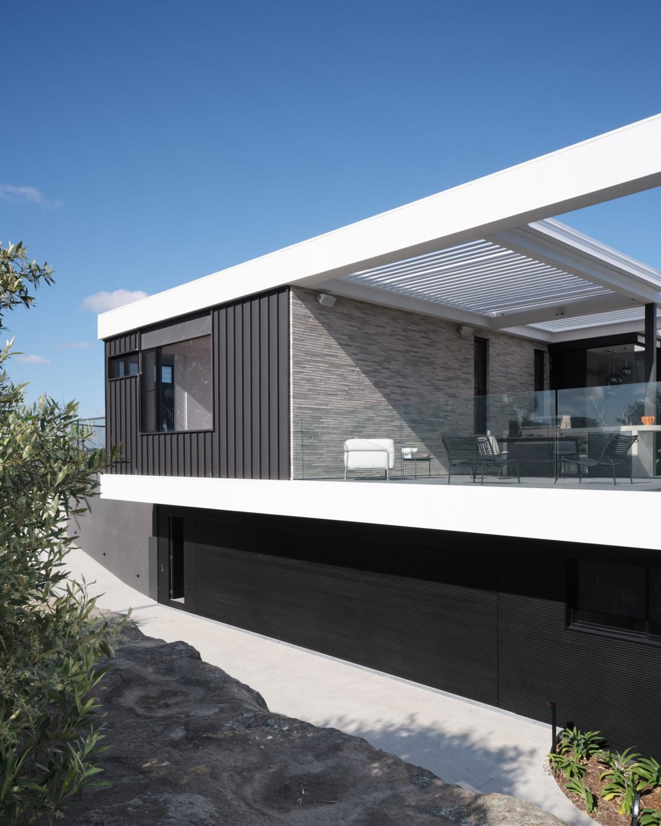 Double Halo House using Lang Mursten Larsen as a feature wall in the Alfresco area between the two buildings.