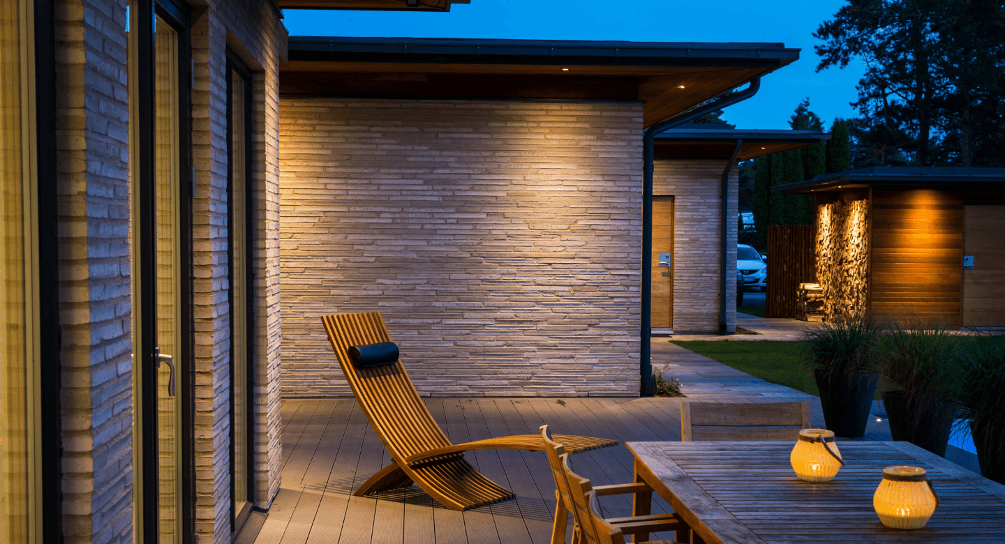 50/50 mix of PGH Bricks & Pavers’ Smooth range in ‘Black and Tan’ and ‘Copper Glow’ used on the Tjuringa house in QLD.