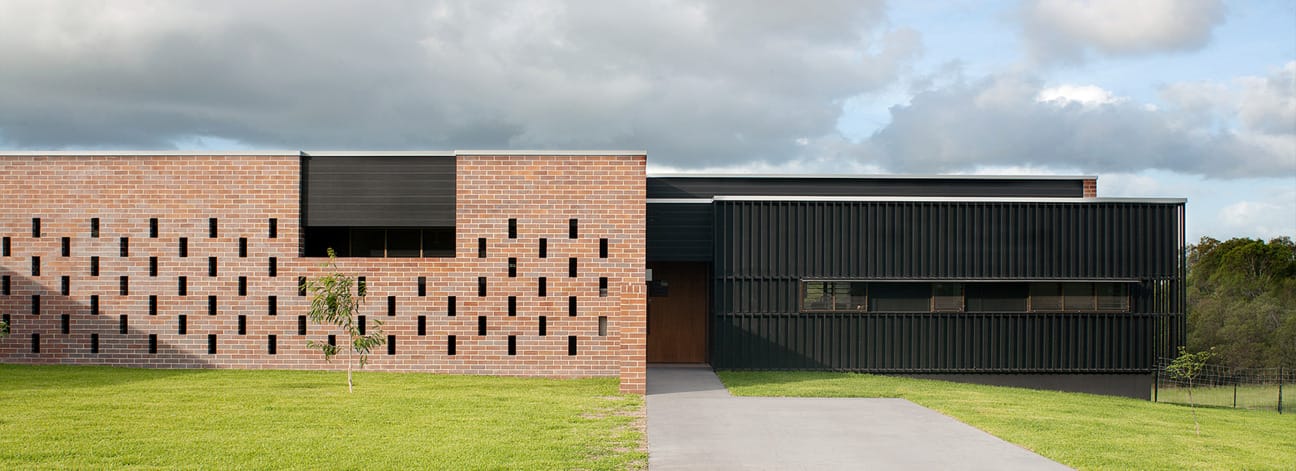 Hervey Bay Farmhouse using PGH Bricks