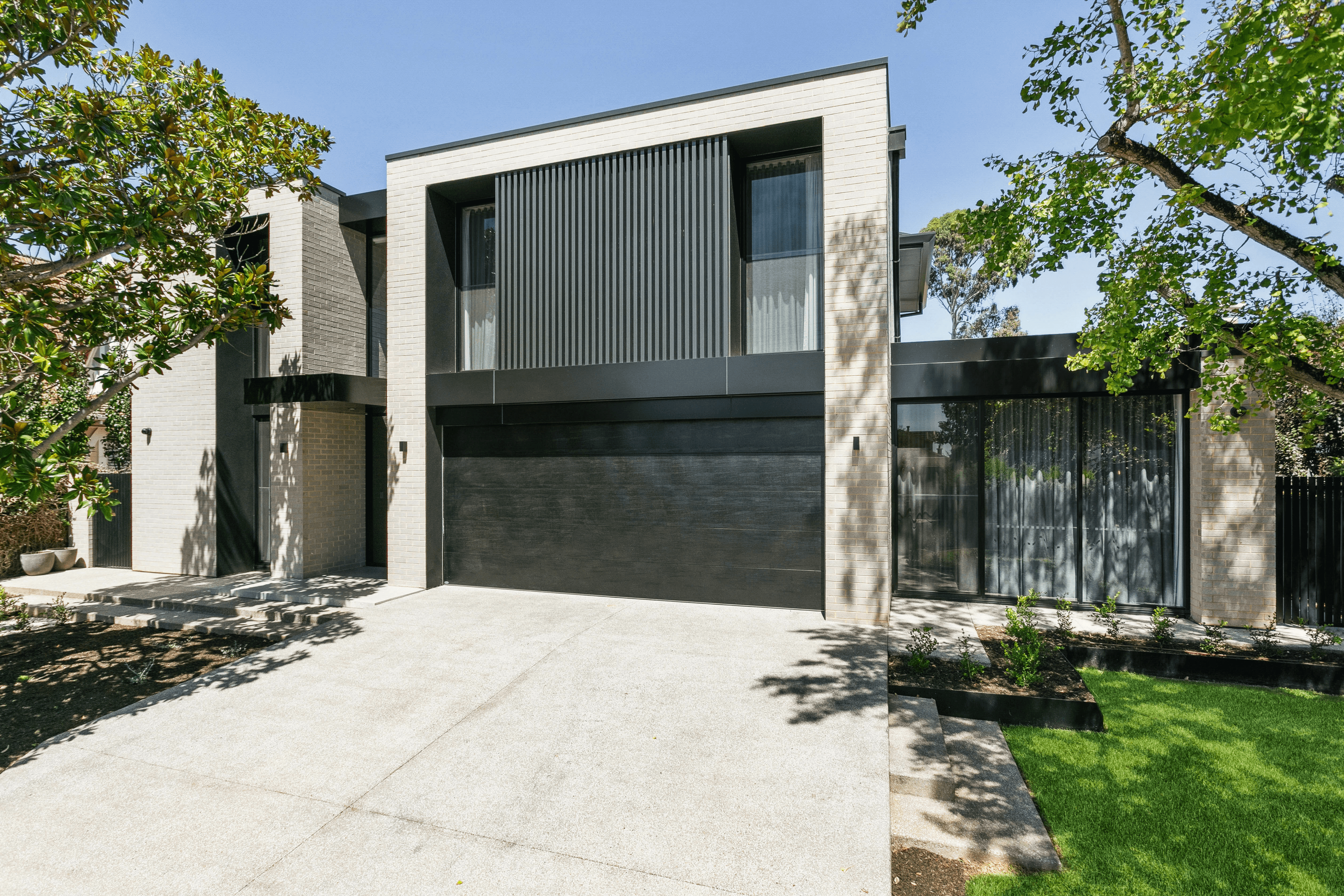 PGH Lightning brick from the Dark and Stormy range