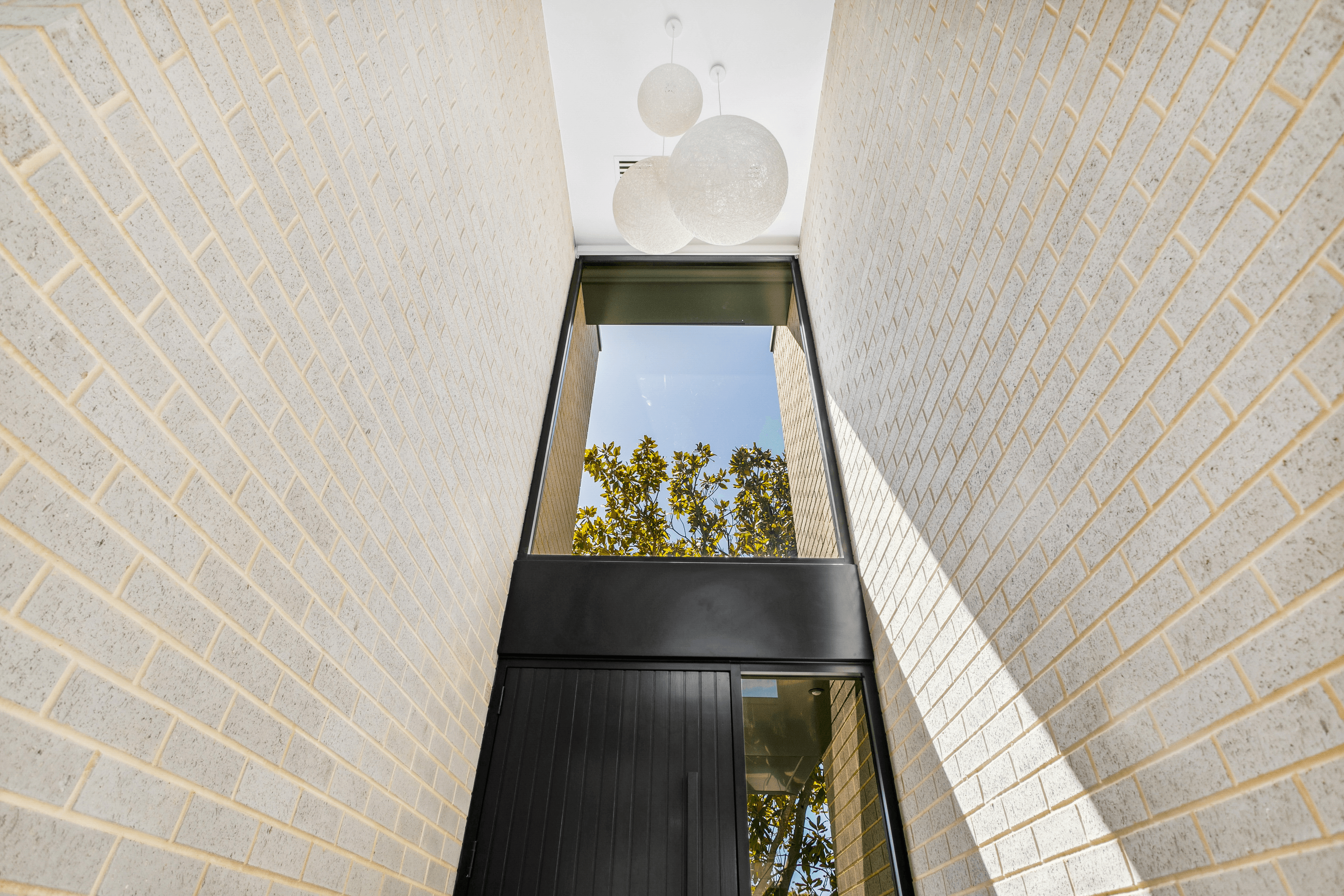 PGH Lightning brick from the Dark and Stormy range used in entryway