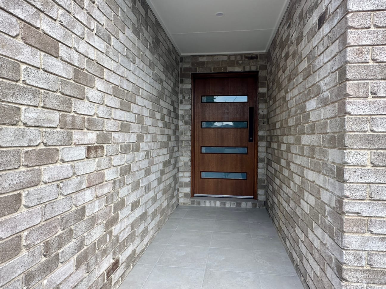 Sea Fossil brick from PGH in shoreline | Marksman Homes