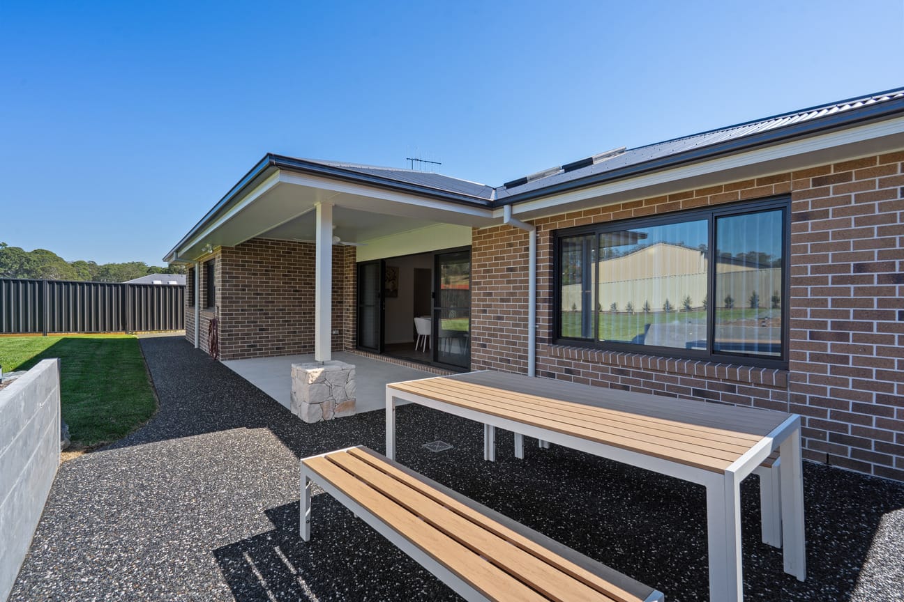 Project: 33 Urara Lane, built by GJ Gardner Taree, featuring Sinai, Desert range bricks on the exterior of a home.