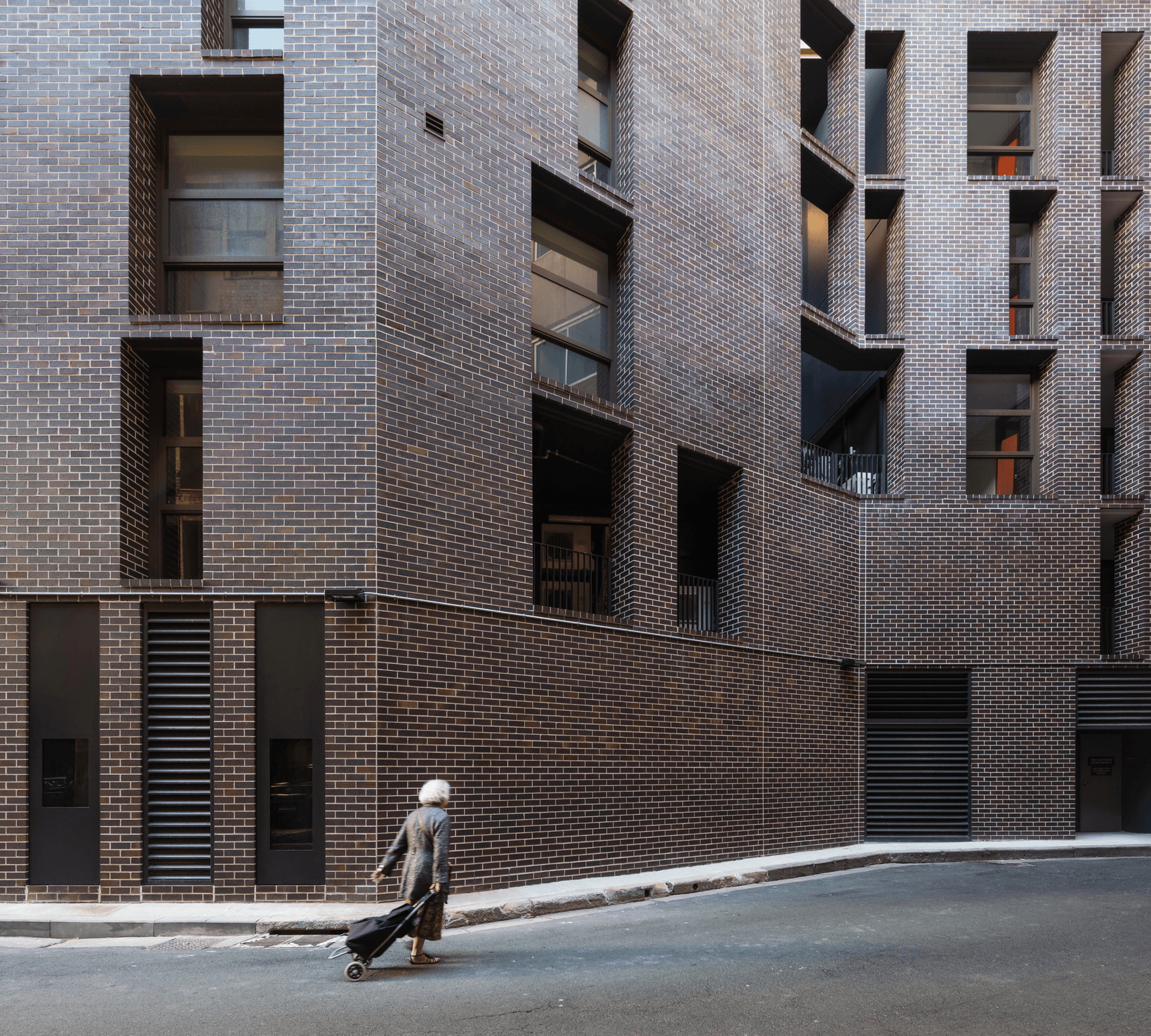 Tzannes uses PGH Mowbray Blue, Dry Pressed Architectural bricks to add a striking new addition to Sydney’s Day Street Apartments.