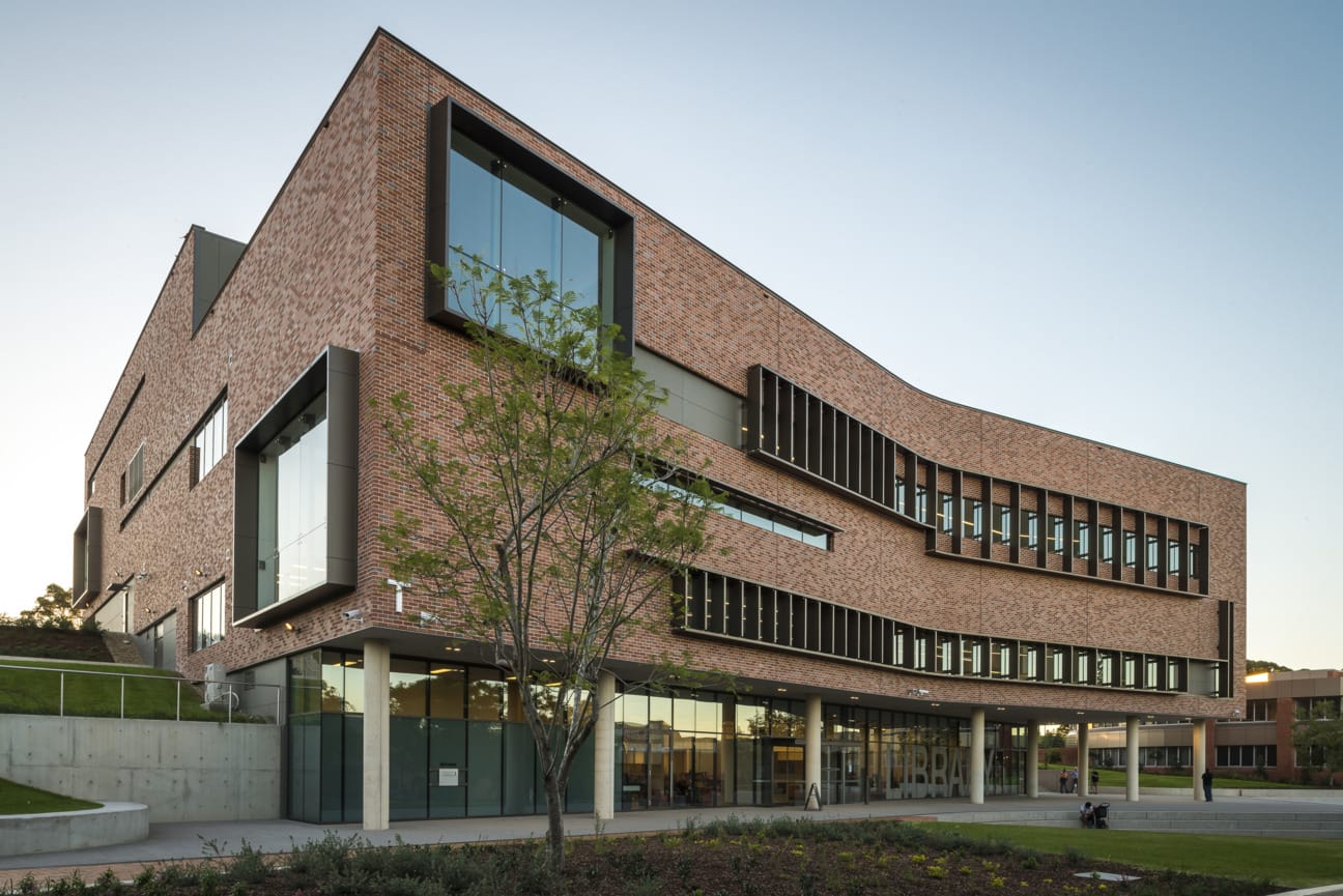 The textured facades of Red from the PGH Bricks Smooth range, and Red from the Velour range used on Western Sydney University's Library.