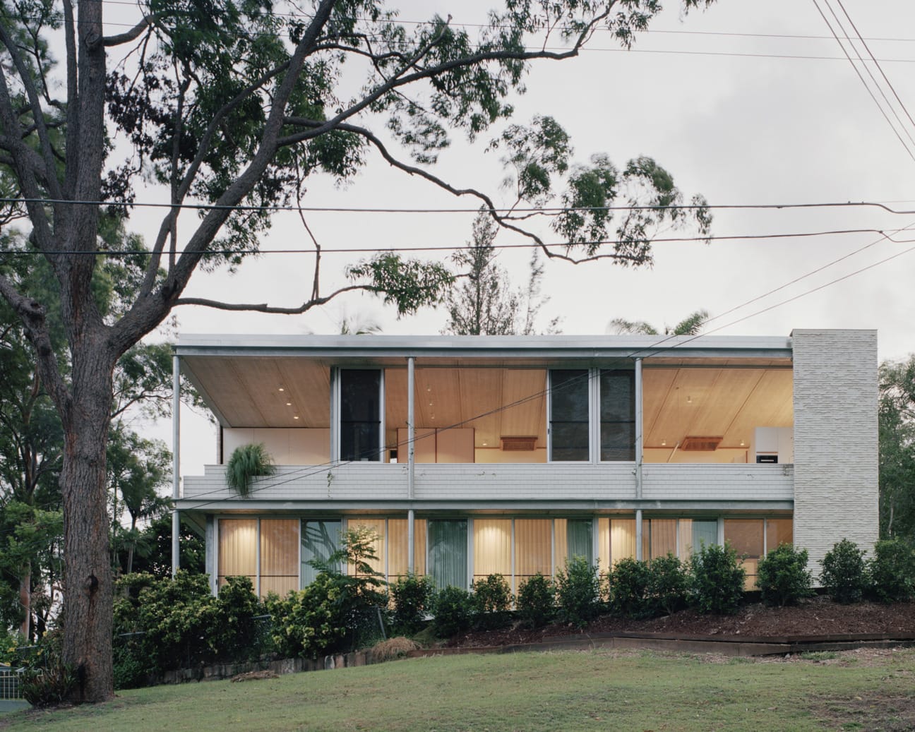 UK architect Peter Besley 's unique approach to brickwork creates a one-of-a-kind family home. The Couldrey House.