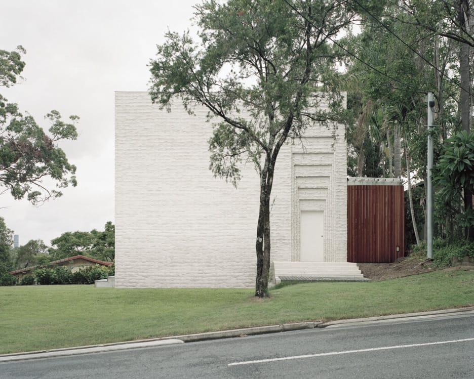 UK architect Peter Besley 's unique approach to brickwork creates a one-of-a-kind family home. The Couldrey House.